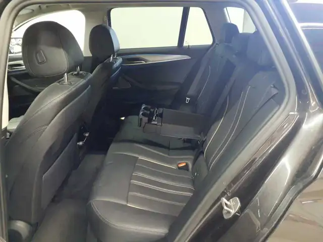BMW 5 Series view 13