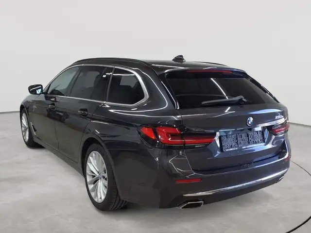 BMW 5 Series view 5