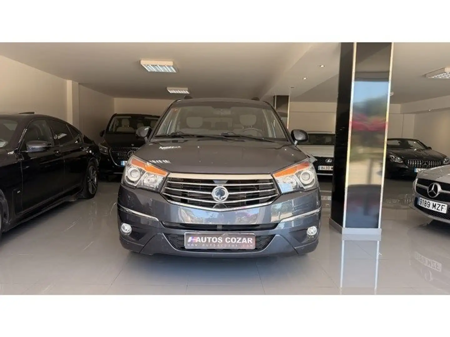 SsangYong Rodius D22T Premium Aut. Schwarz - 2