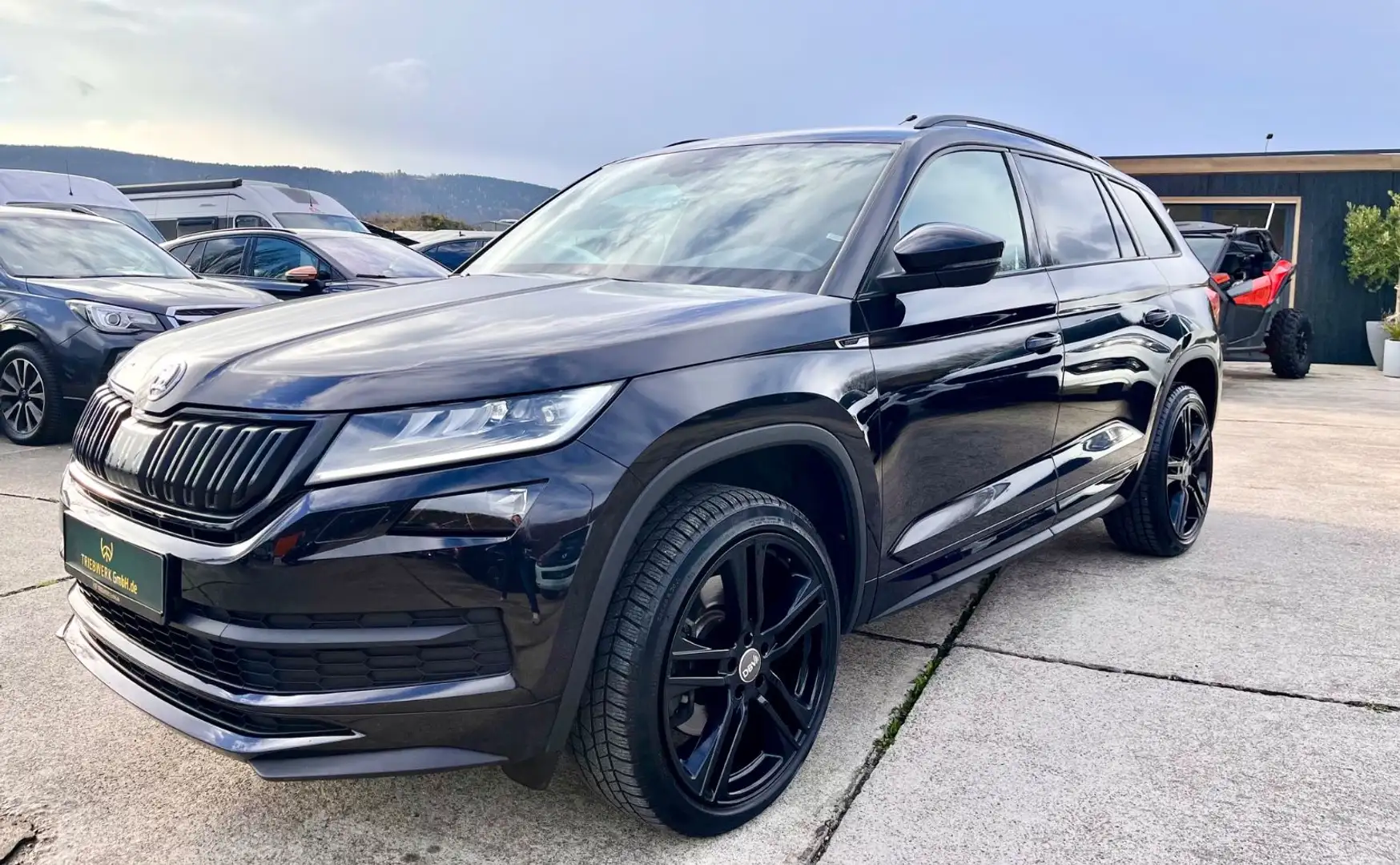 Skoda Kodiaq Sportline 4x4 Navi LED Kamera Canton DAB Zwart - 1