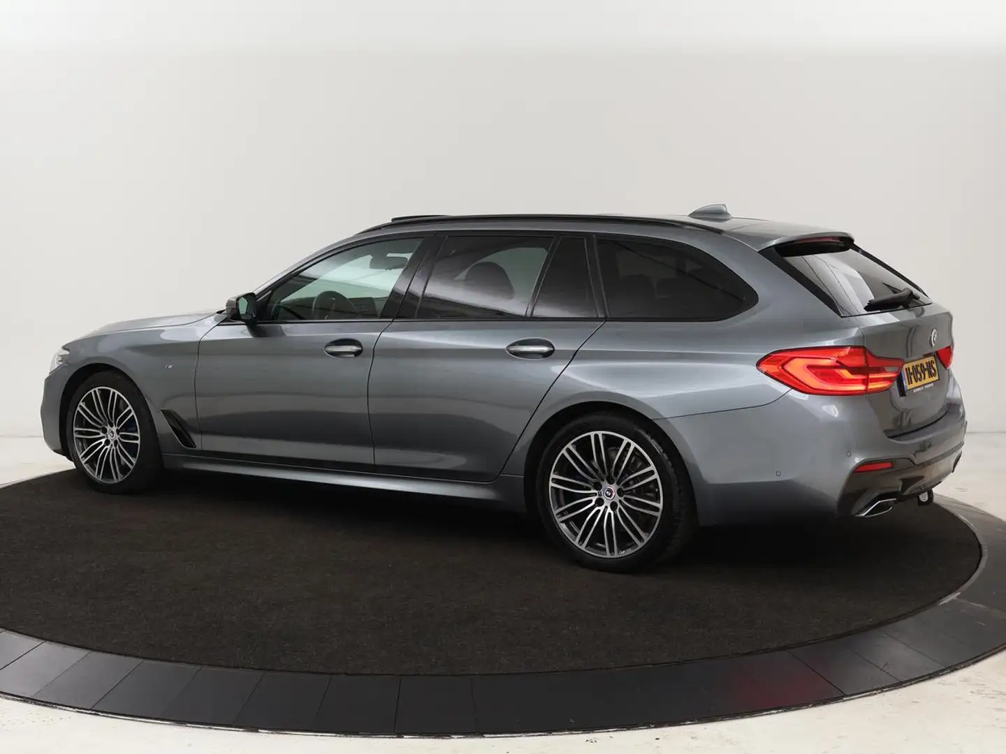 BMW 540 5-serie 540d xDrive M Sport | Panoramadak | Head-U Šedá - 2