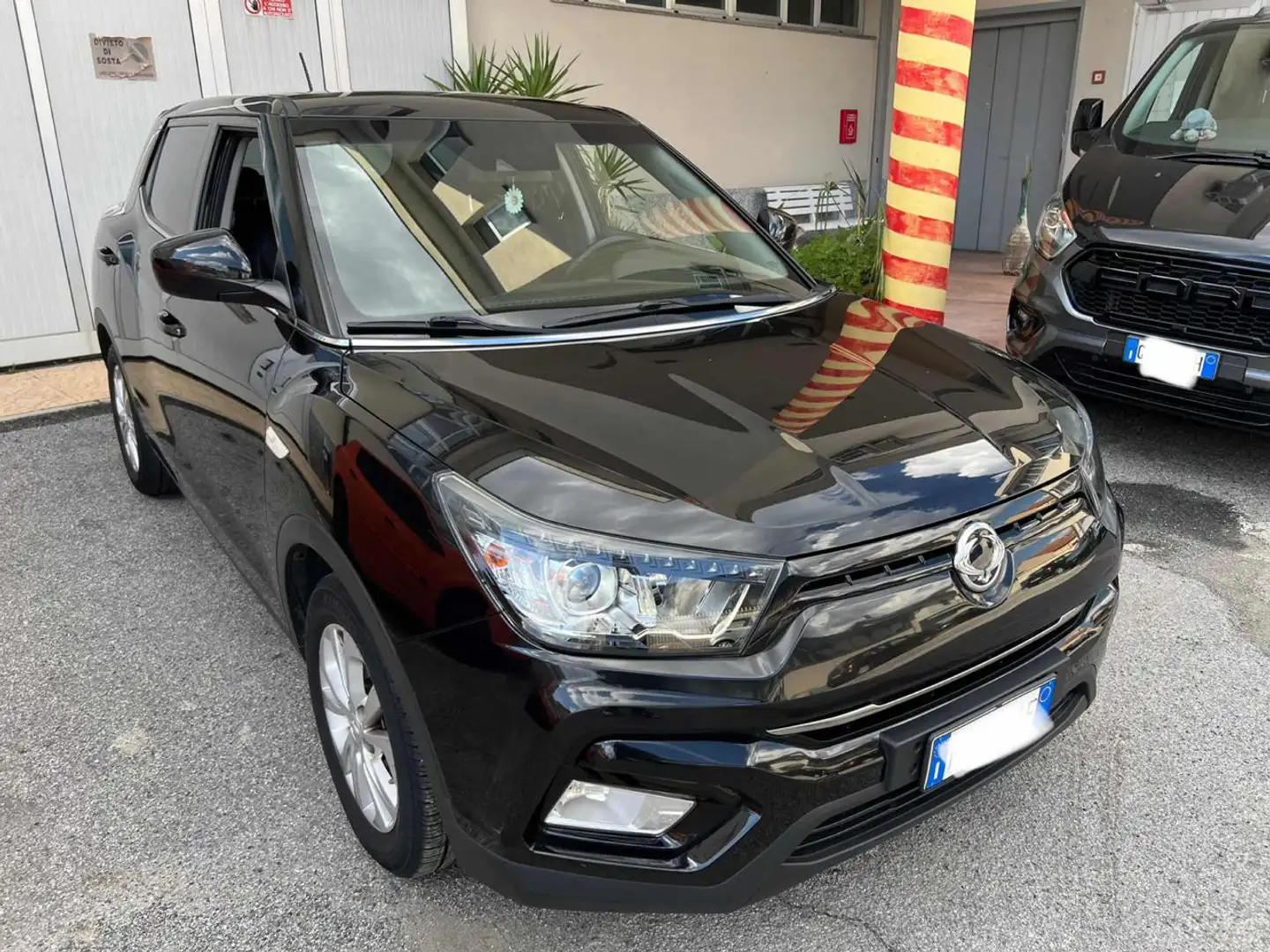 SsangYong Tivoli 1.6 2WD Bi-fuel GPL Dream Zwart - 2
