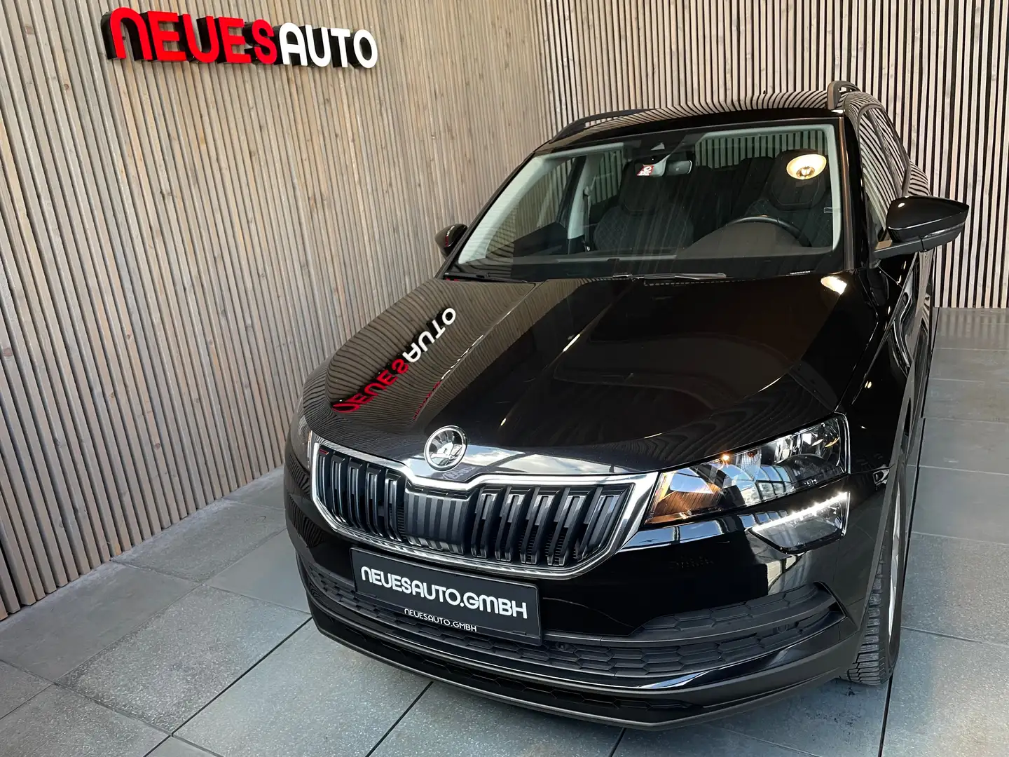 Skoda Karoq Limited 1,6 TDI Aut. *AHK*Navi*ACC* Schwarz - 2