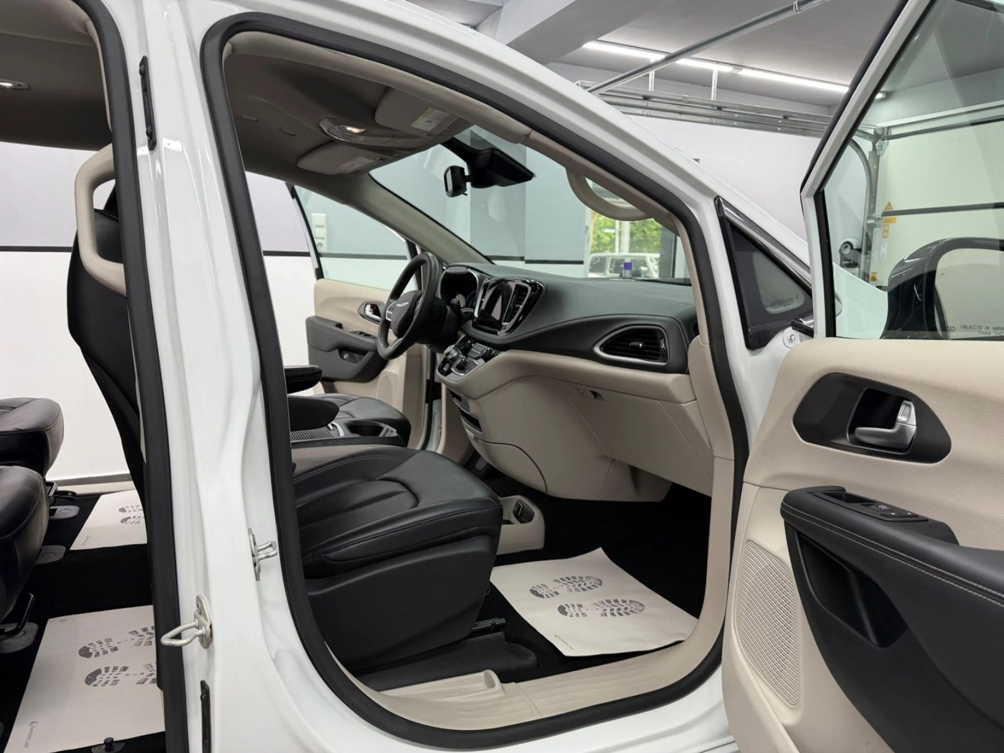 Chrysler Pacifica 3.6 V6 Hybrid Touring L*Memory*ACC*SHZ — photo 12
