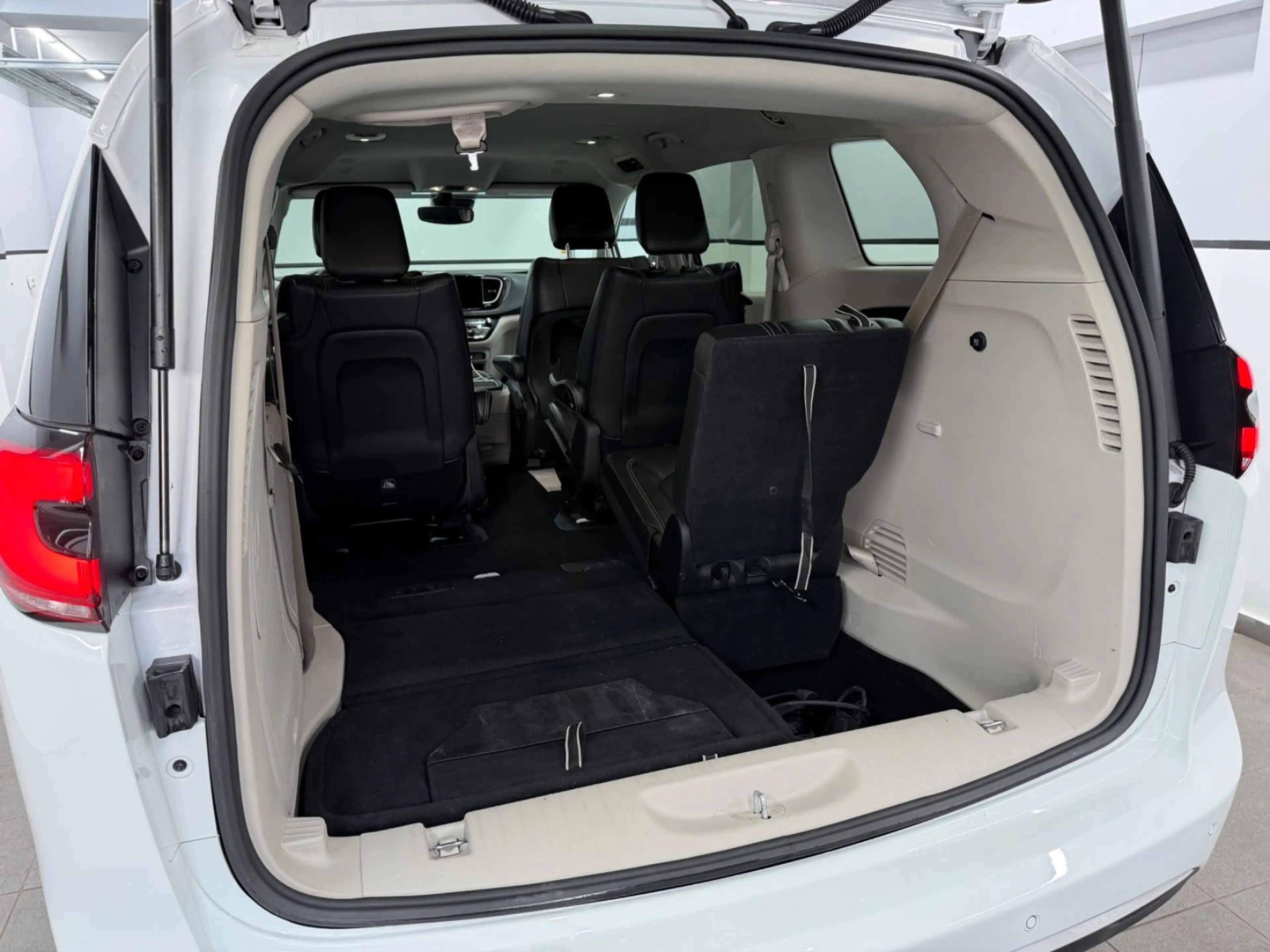 Chrysler Pacifica 3.6 V6 Hybrid Touring L*Memory*ACC*SHZ — photo 8