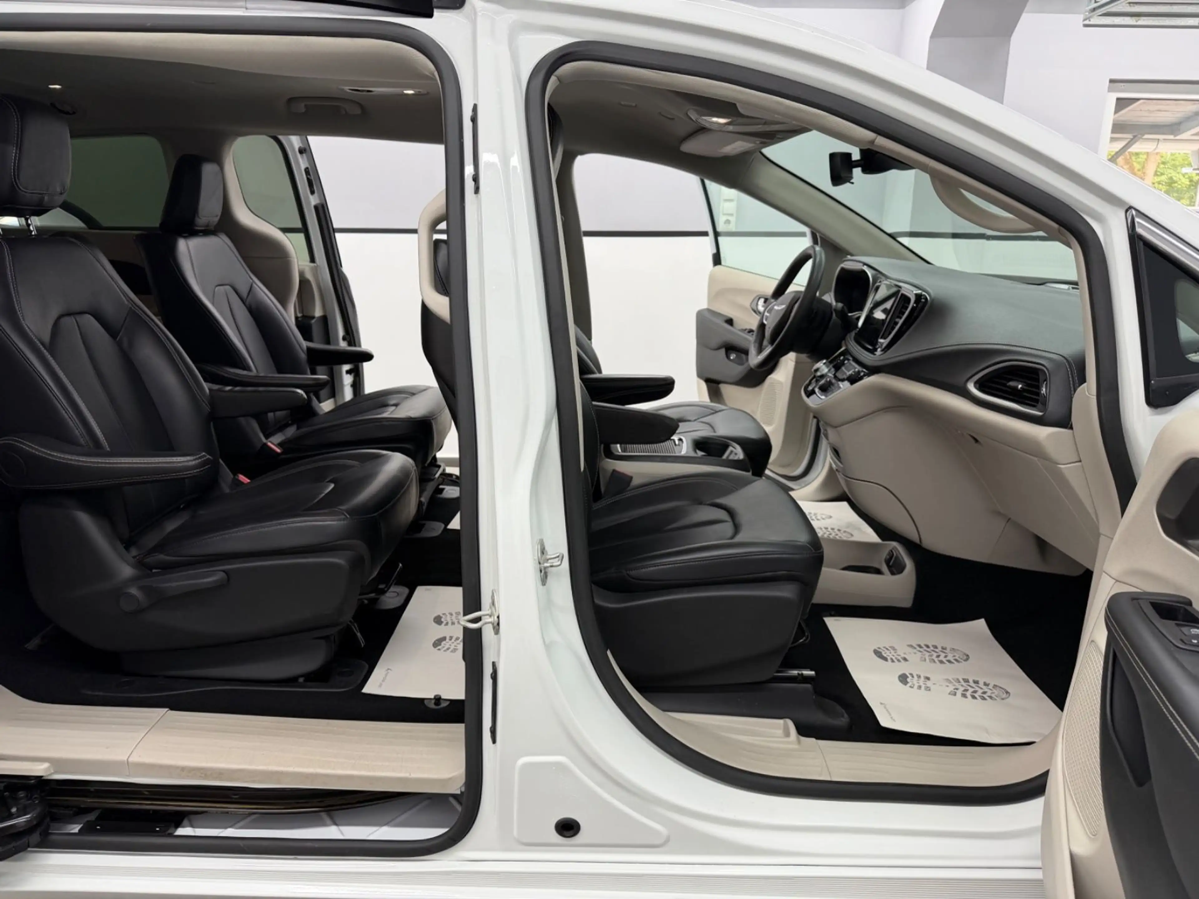 Chrysler Pacifica 3.6 V6 Hybrid Touring L*Memory*ACC*SHZ — photo 10