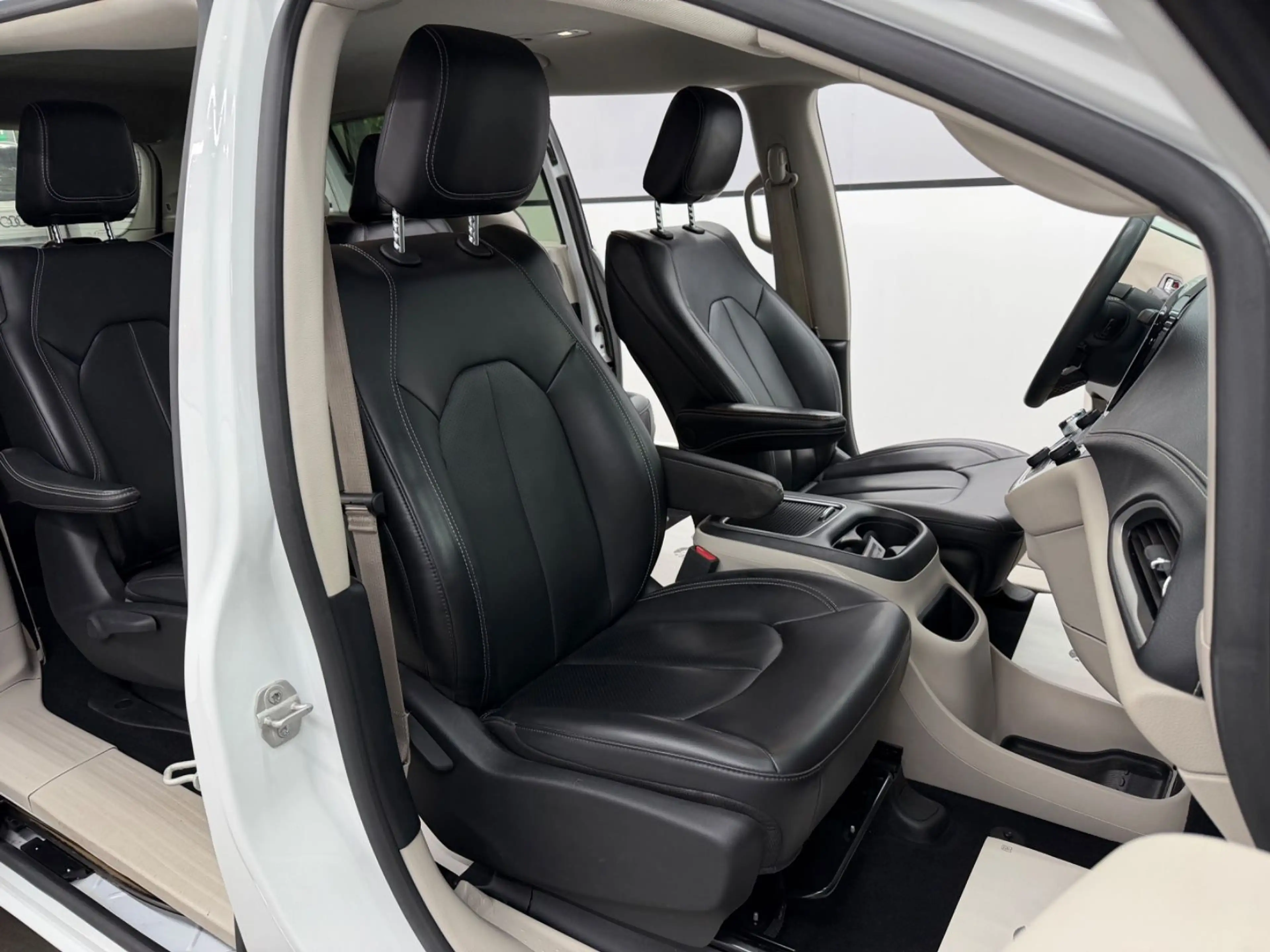 Chrysler Pacifica 3.6 V6 Hybrid Touring L*Memory*ACC*SHZ — photo 11