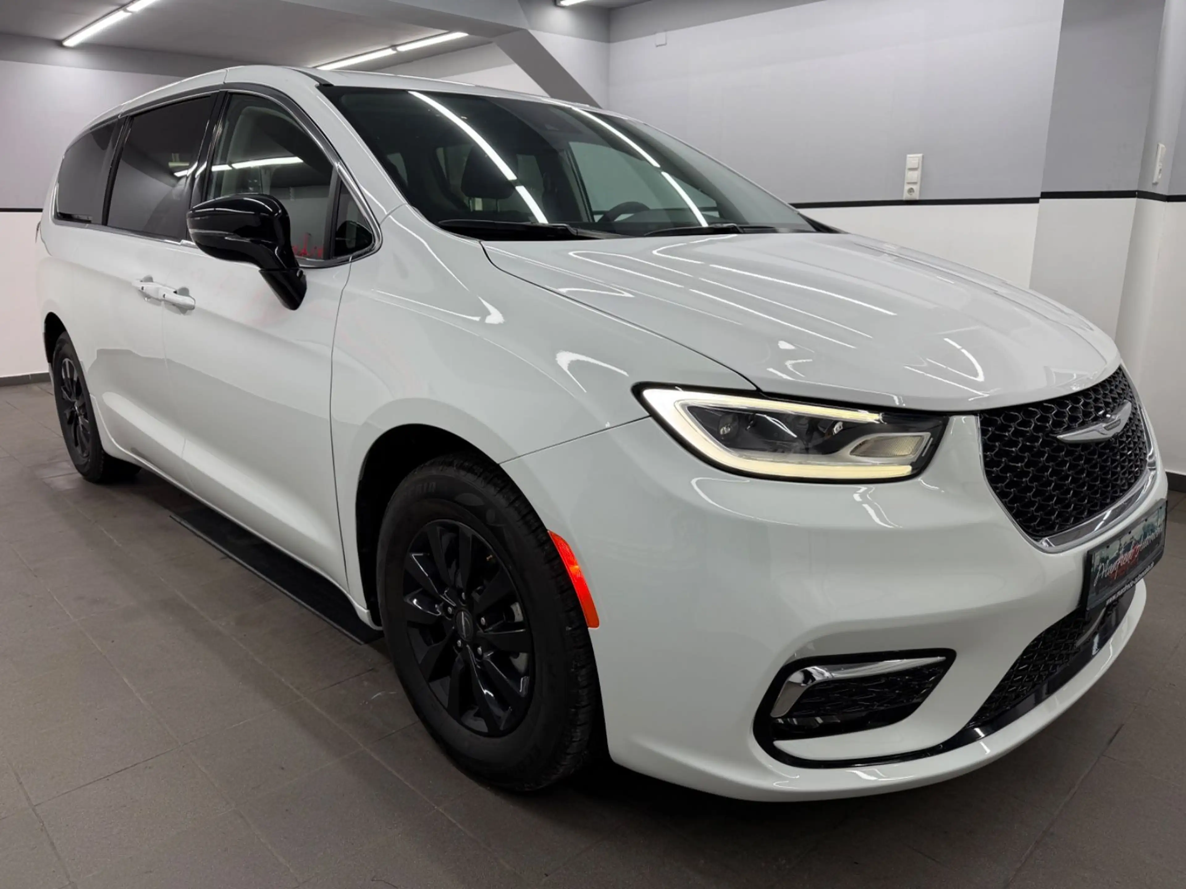 Chrysler Pacifica 3.6 V6 Hybrid Touring L*Memory*ACC*SHZ — photo 2