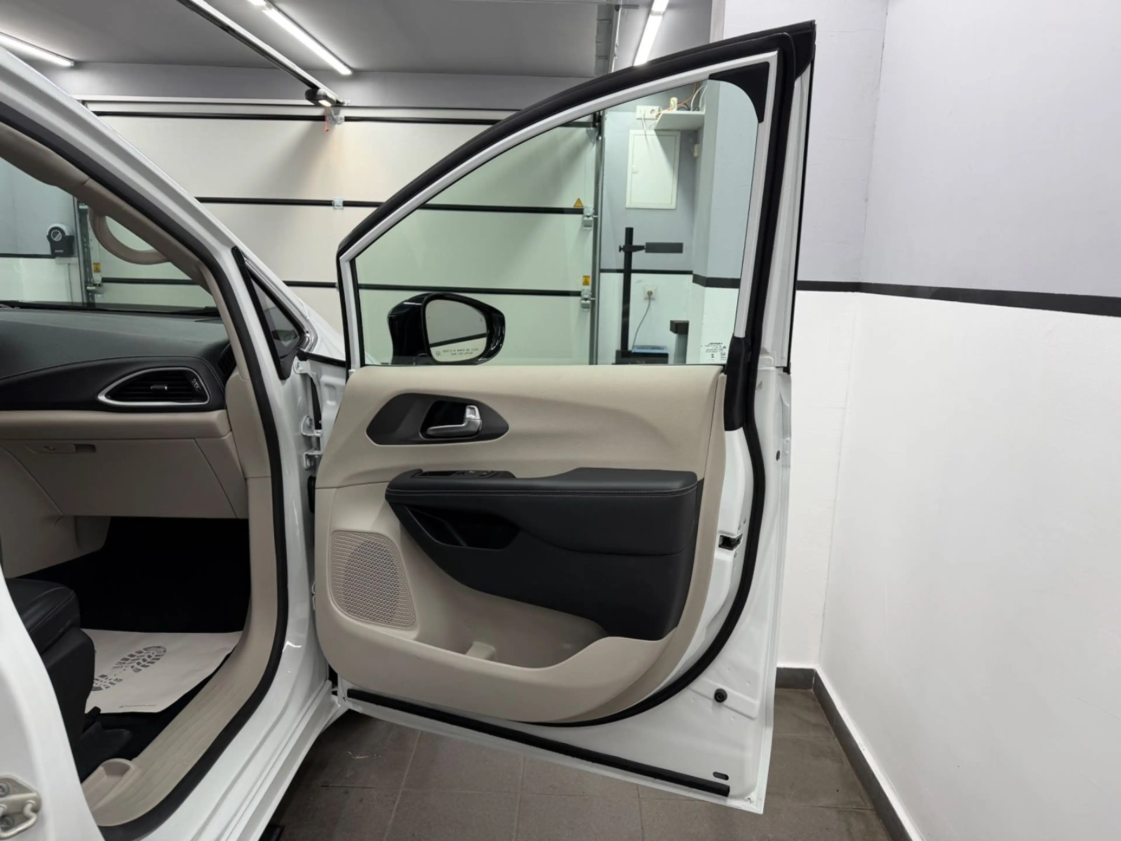 Chrysler Pacifica 3.6 V6 Hybrid Touring L*Memory*ACC*SHZ — photo 13