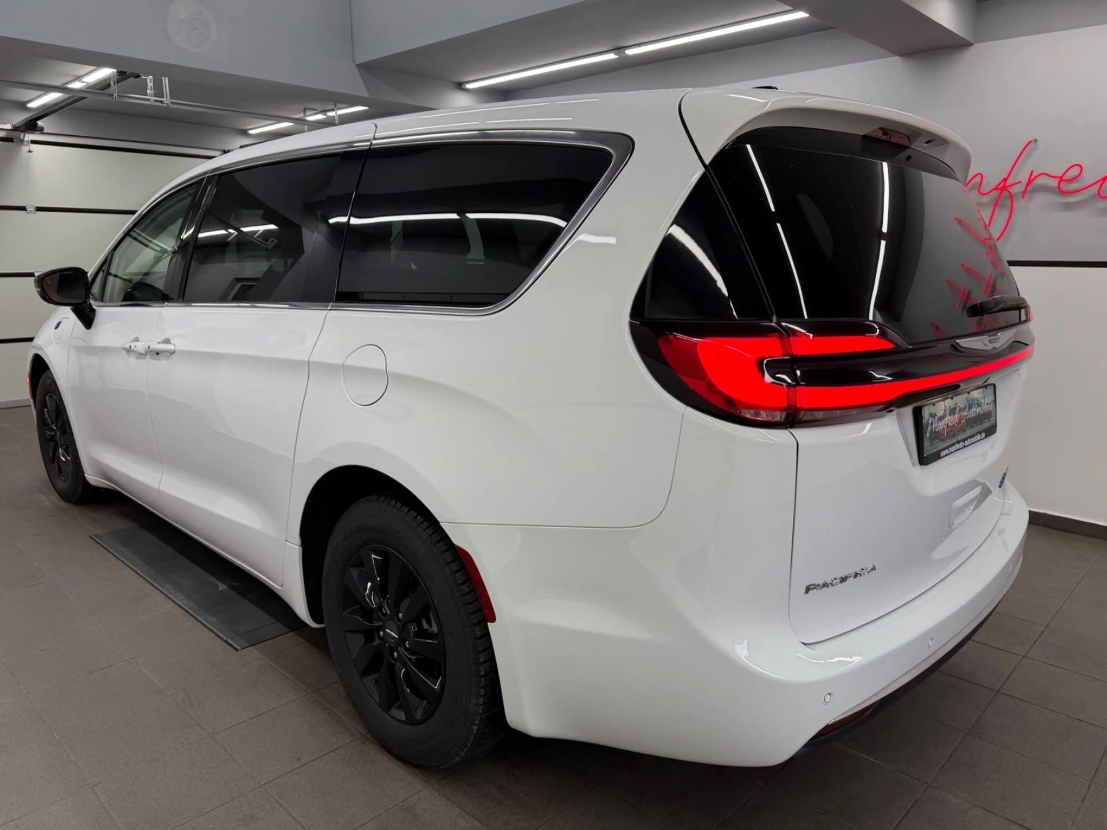 Chrysler Pacifica 3.6 V6 Hybrid Touring L*Memory*ACC*SHZ — photo 4