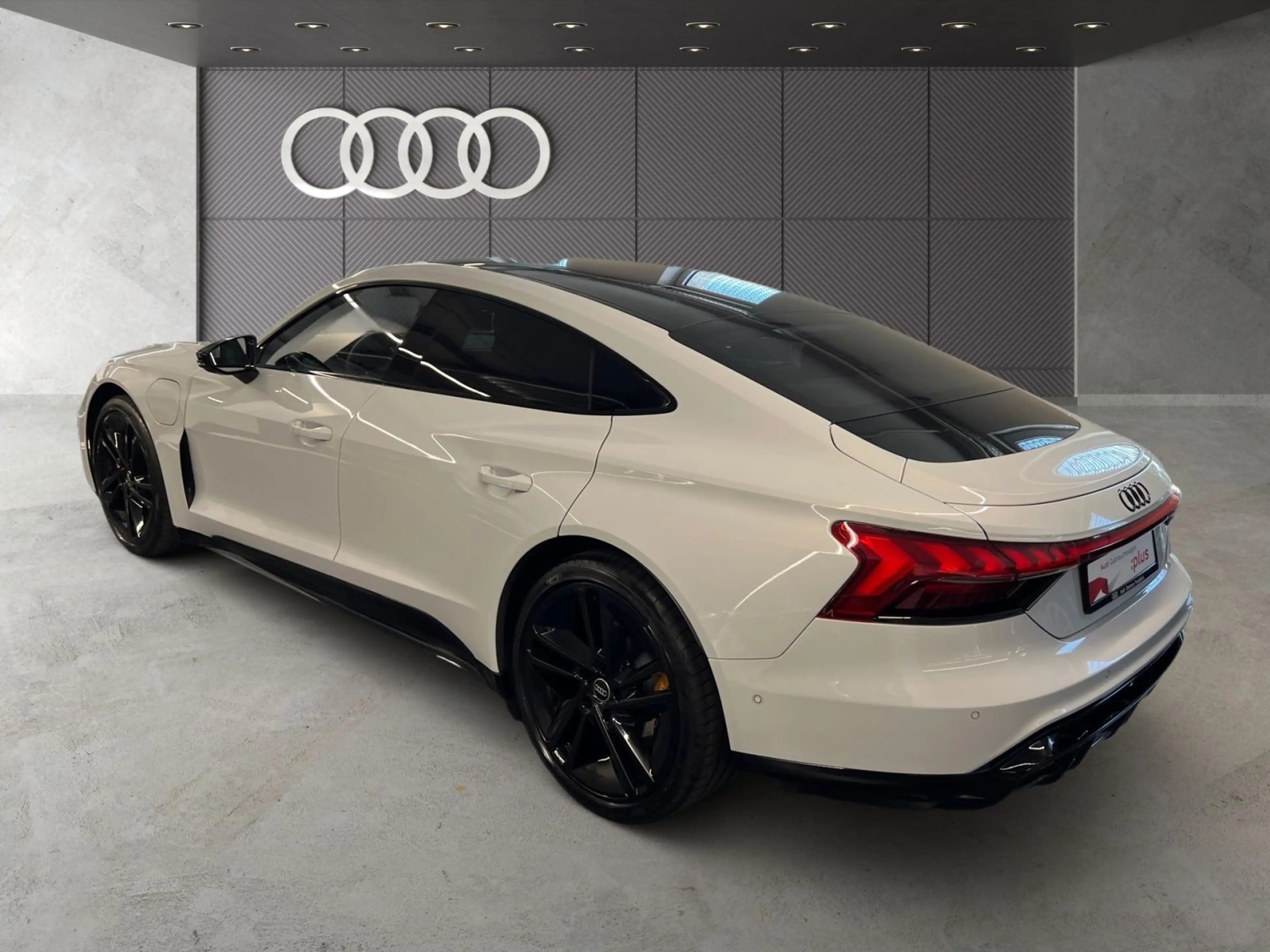 Audi e-tron GT B&O DAB HUD Laser Pano Tempoma — photo 5