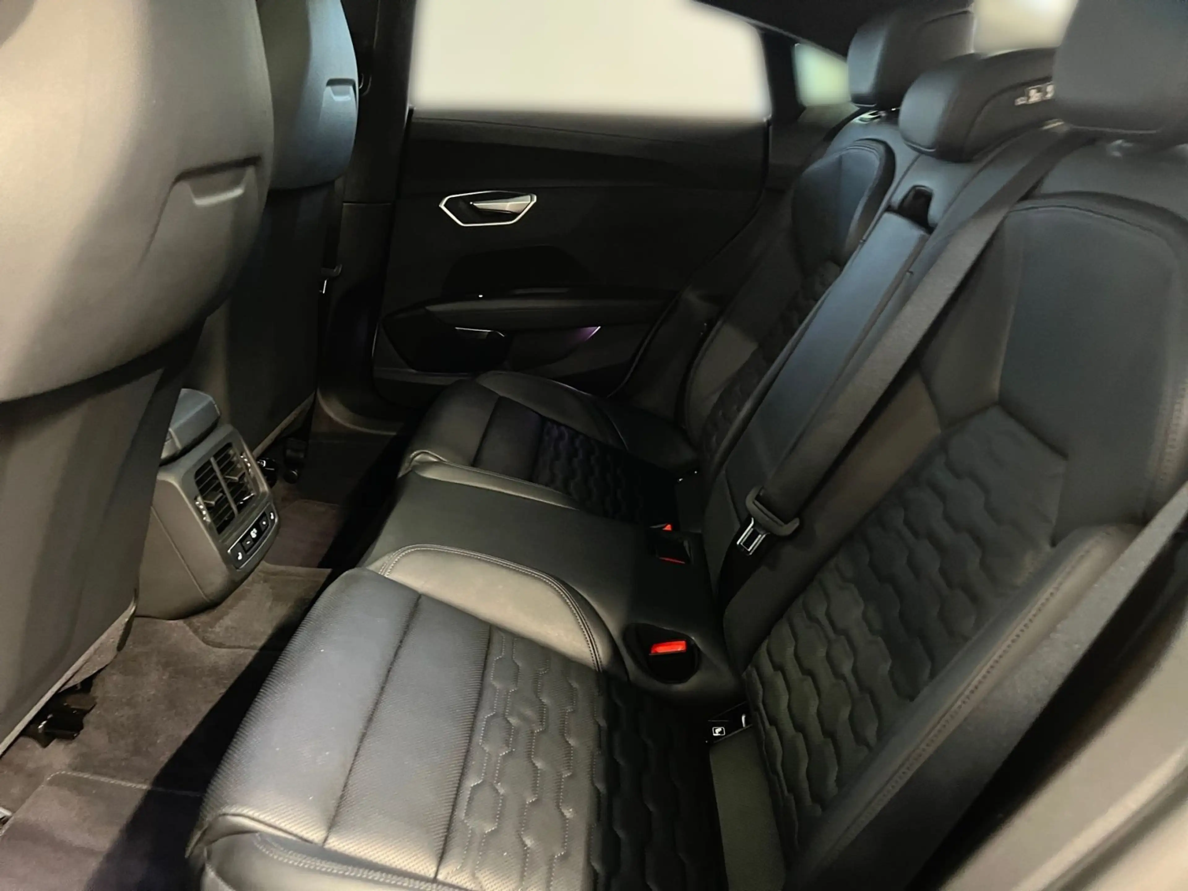 Audi e-tron GT B&O DAB HUD Laser Pano Tempoma — photo 11