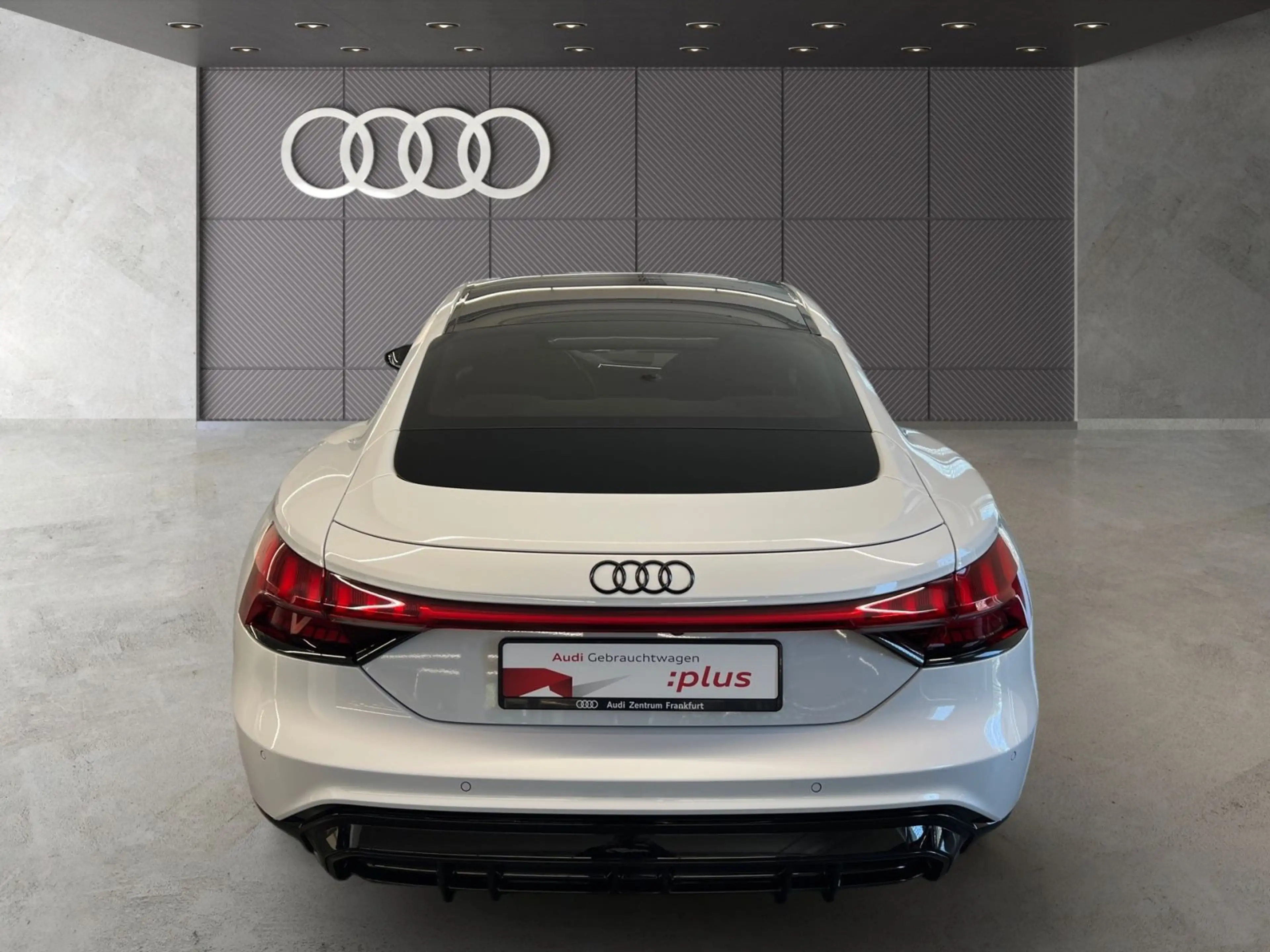 Audi e-tron GT B&O DAB HUD Laser Pano Tempoma — photo 6