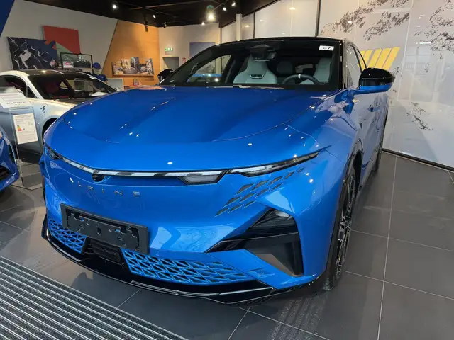 Alpine A390