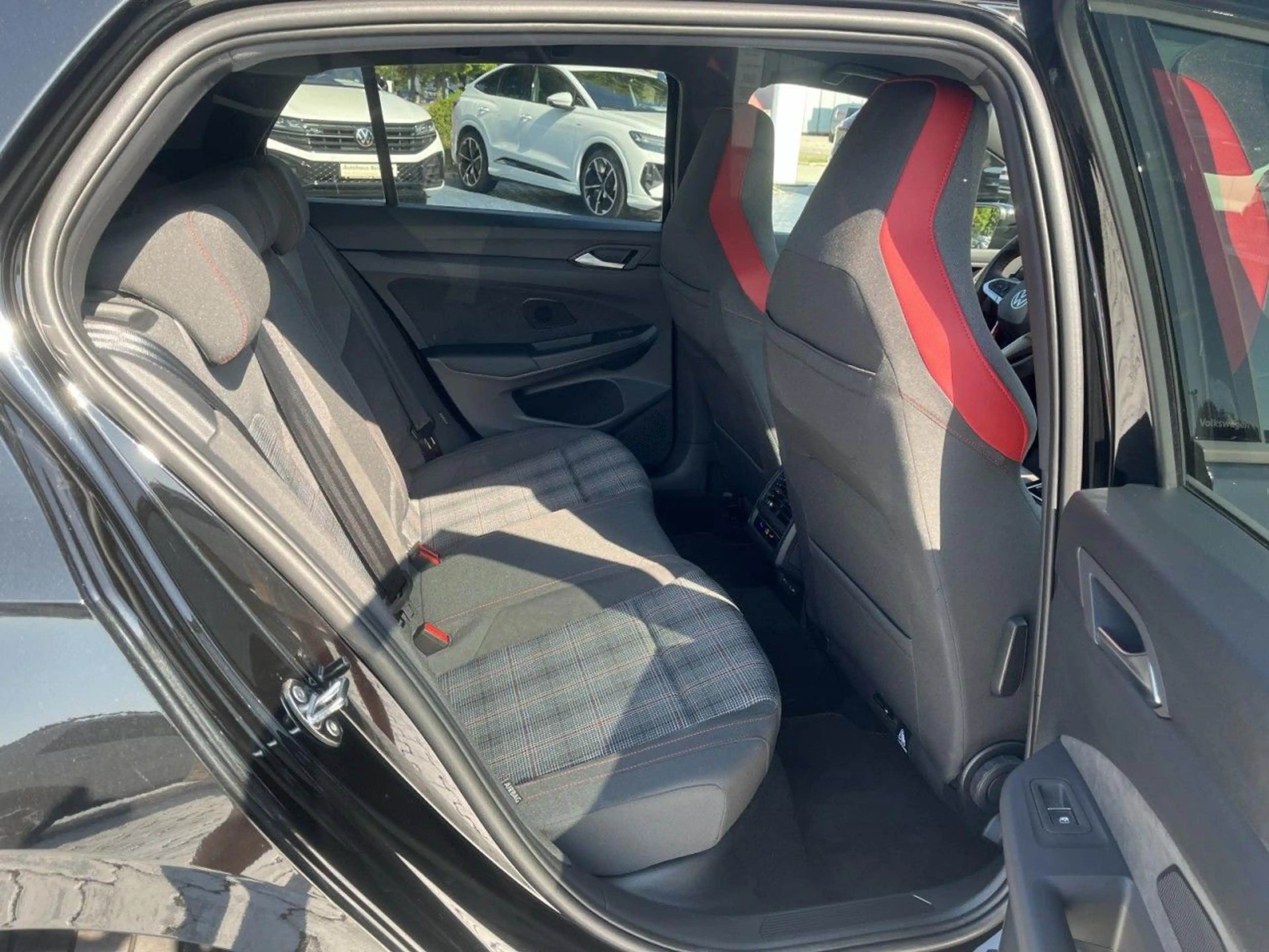 Volkswagen Golf GTI Golf VIII GTI 2.0 TSI DSG (IQ.Light+Head-up+DCC) — photo 9