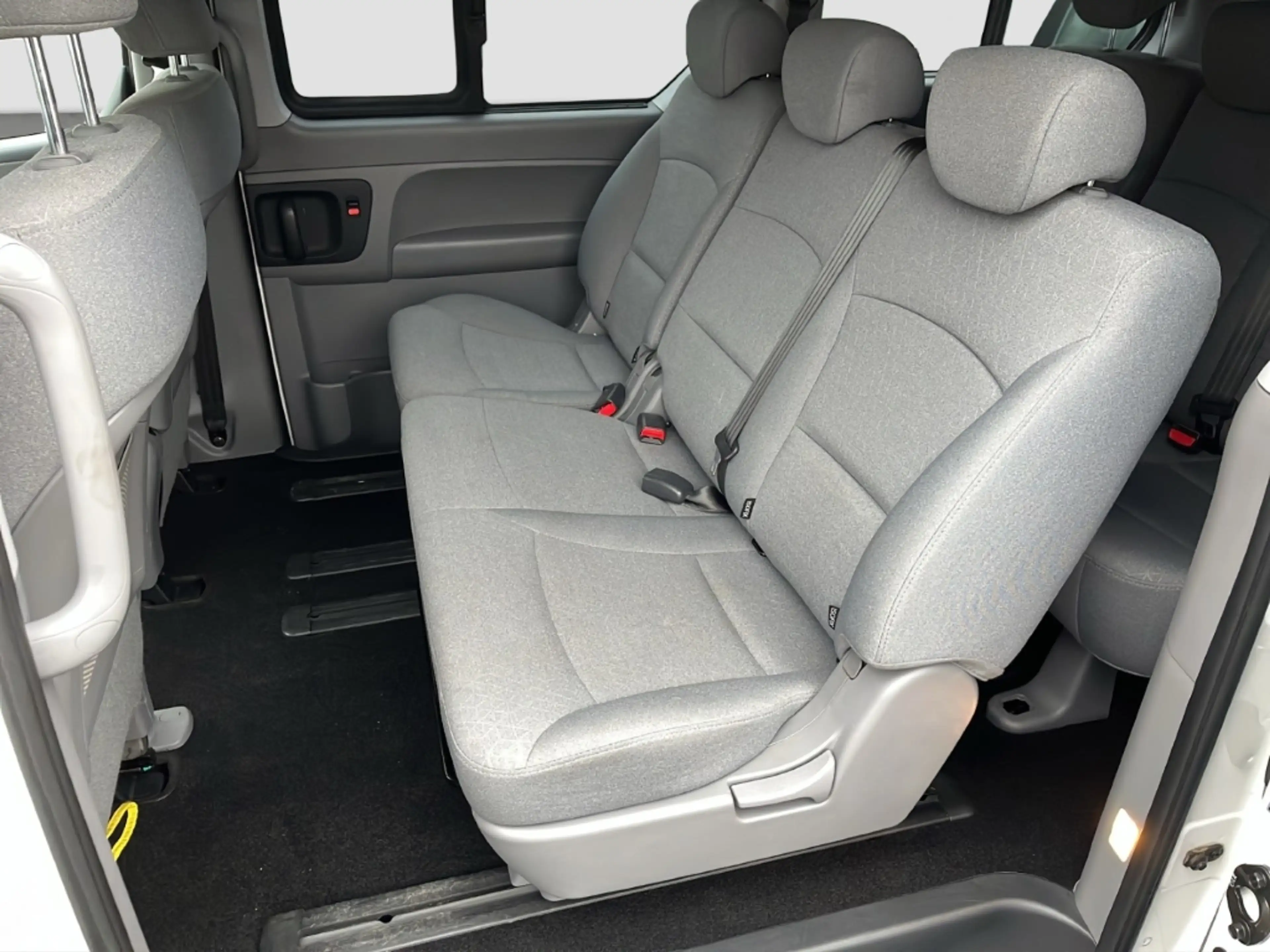 Hyundai H-1 TREND 2.5 CRDi *NAVI*CAM*AHK*SITZHZG* — photo 8