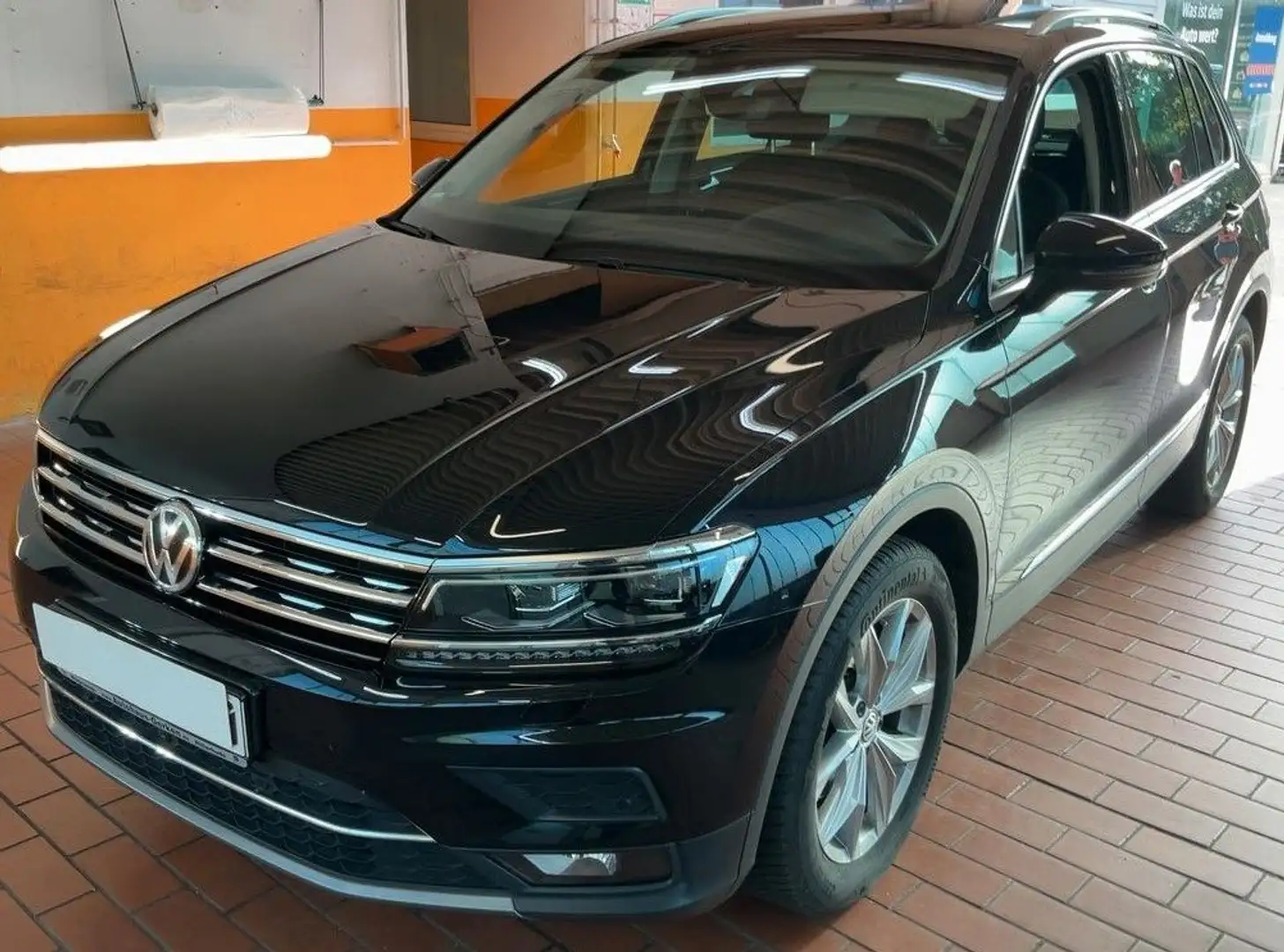 Volkswagen Tiguan Highline Virtual Pano Navi LED 360* AHK Schwarz - 1