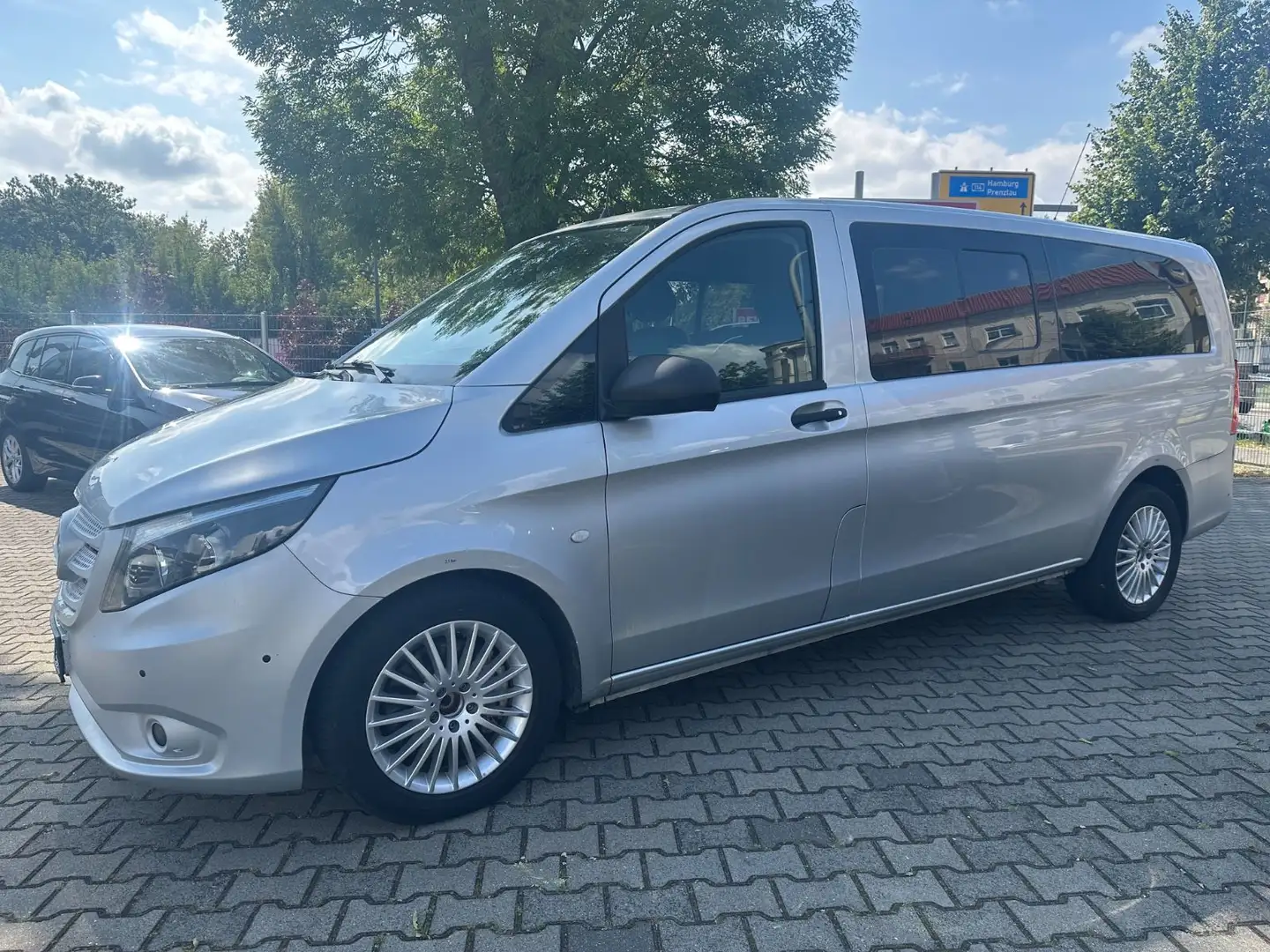 Mercedes-Benz Vito Tourer116 CDI/BT EXTRALANG / TEMPOMAT / AHK Silber - 1