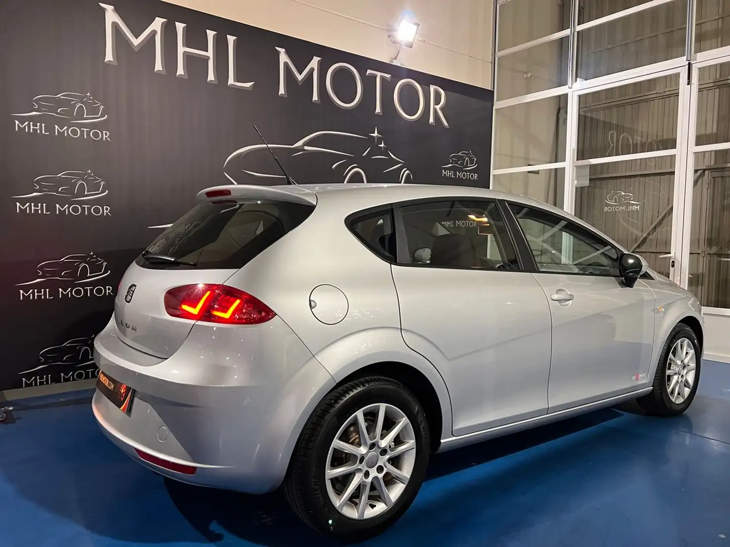 SEAT Leon 1.6TDICR Style Copa E-eco. S&S Gris - 2