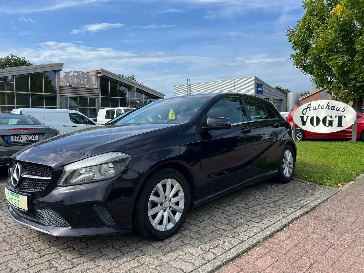 Mercedes-Benz A 180 A -Klasse BlueEf. TEMP/SHZ/NAVI/PDC Mauve - 1