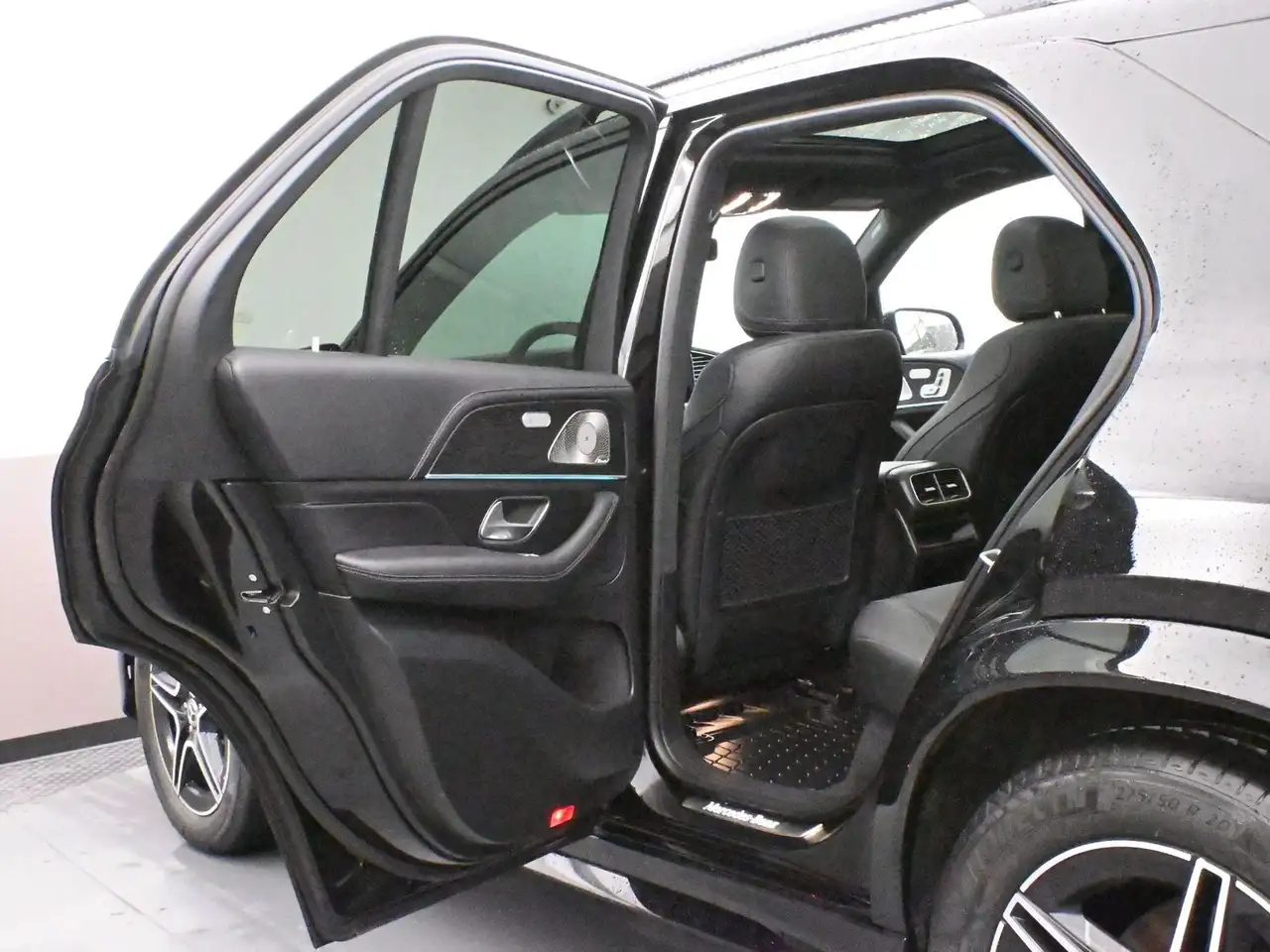 Mercedes-Benz GLE снимка Mercedes-Benz GLE