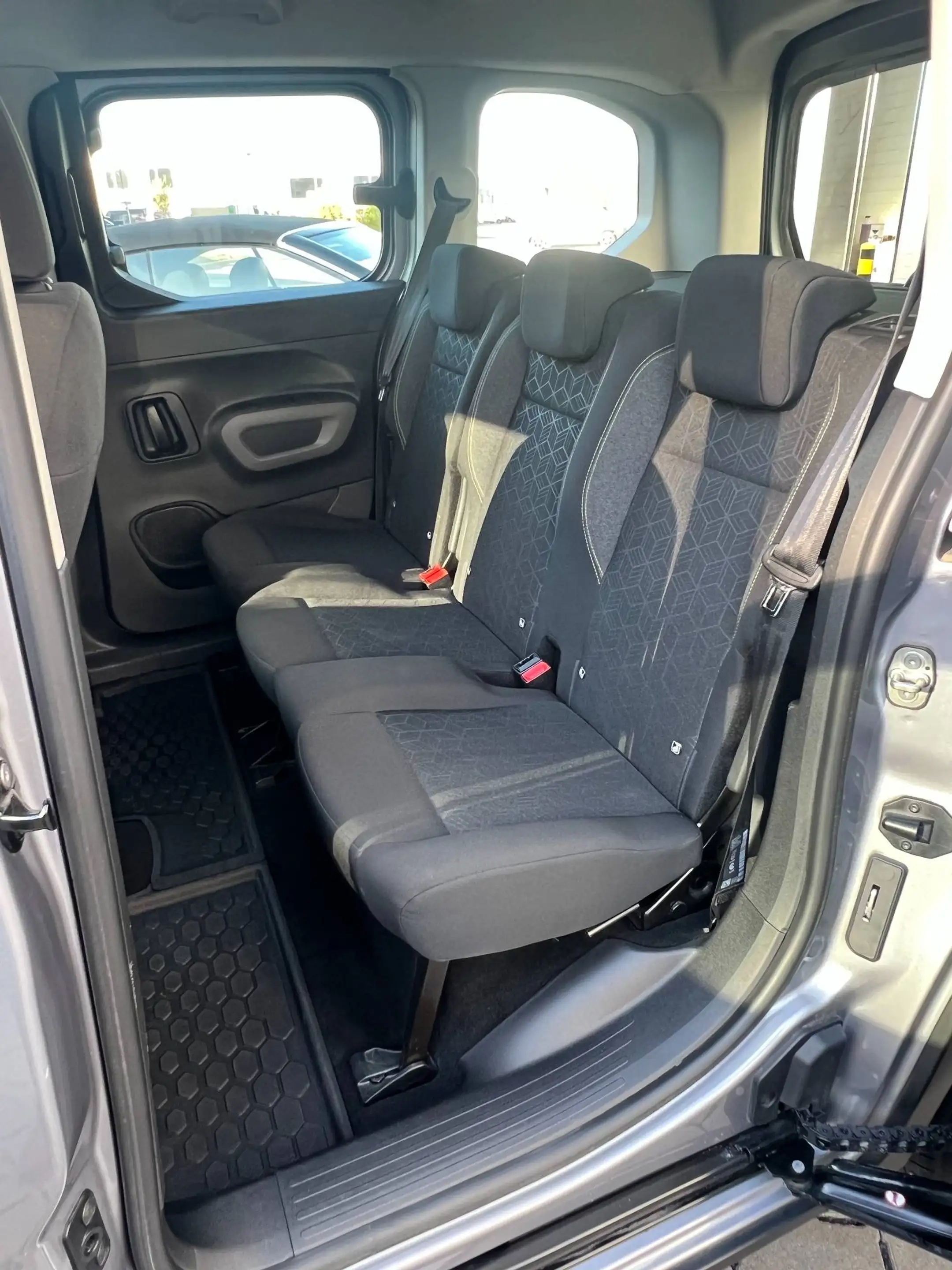 Peugeot Rifter Rifter 1.5 BlueHDi Standard Allure S — photo 14
