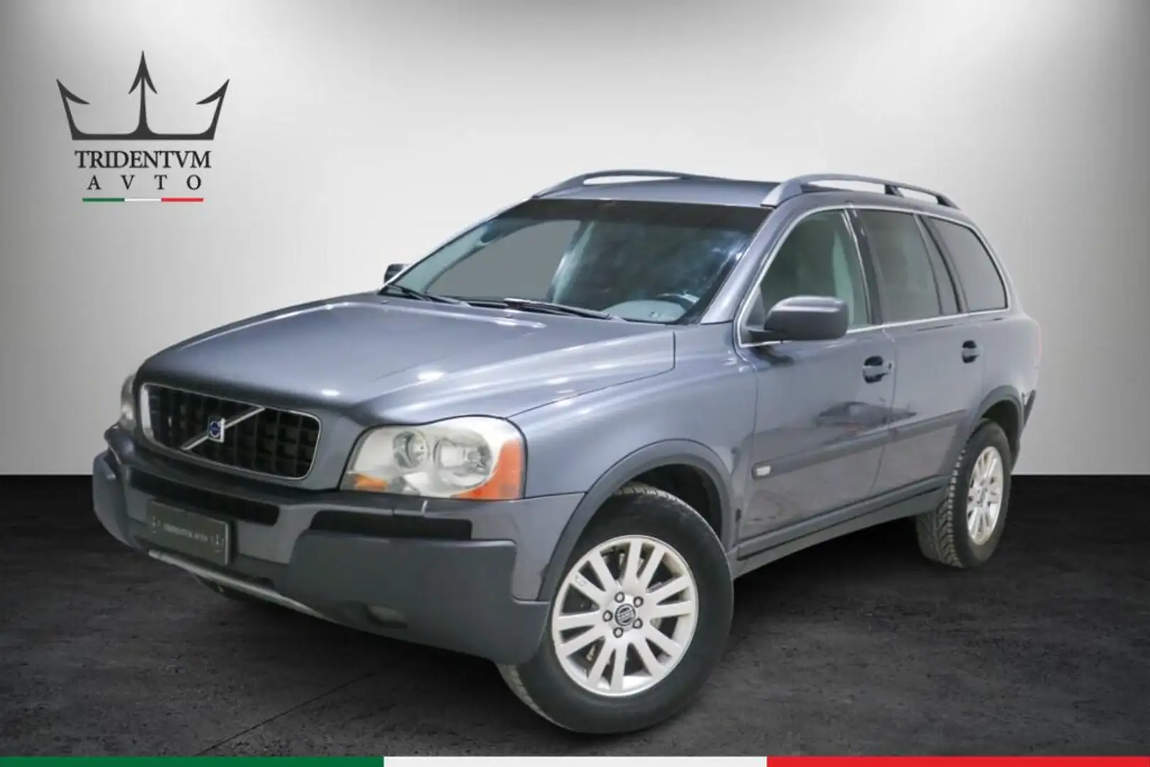 Volvo XC90 2.4 D5 185cv 6m Gris - 1