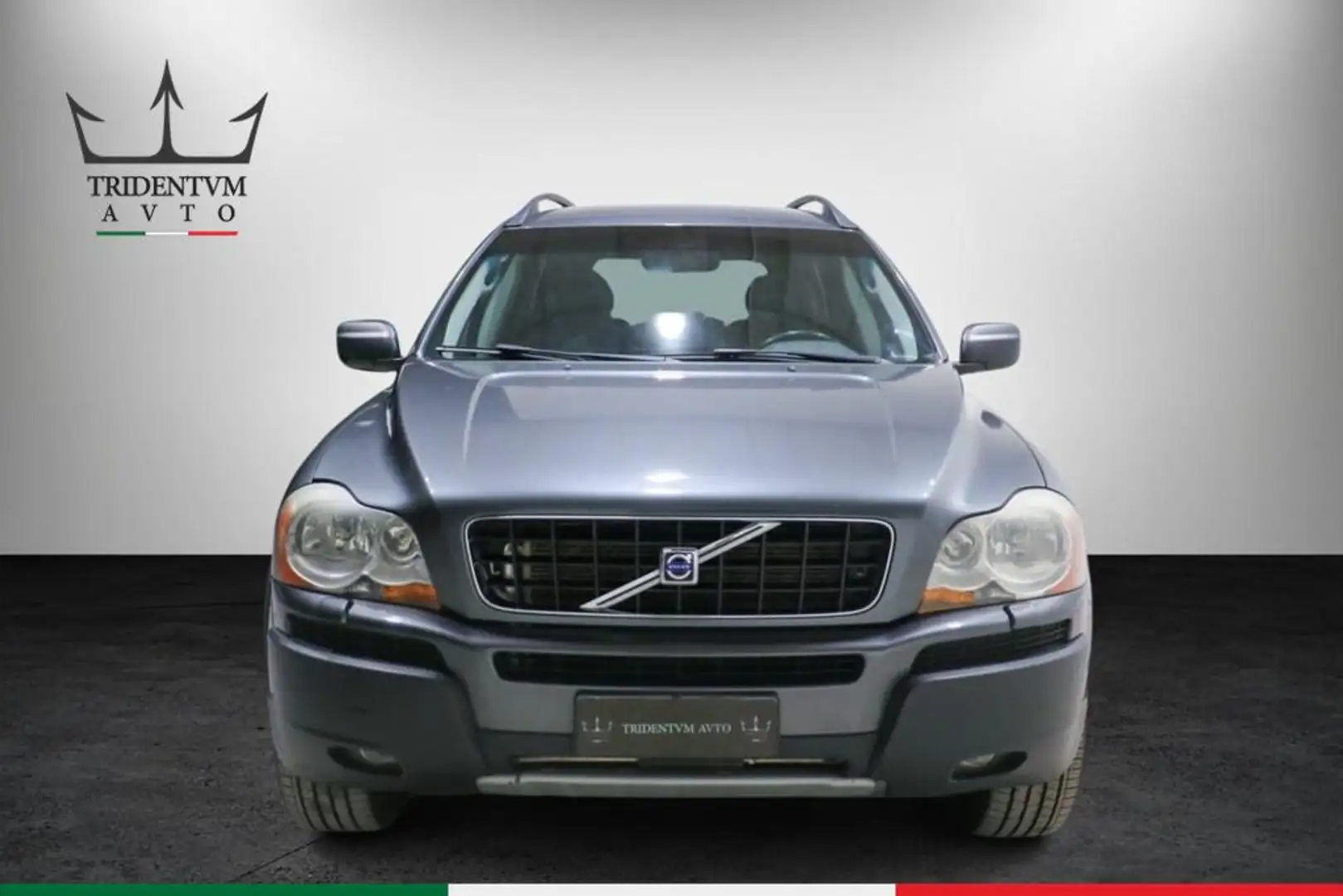Volvo XC90 2.4 D5 185cv 6m Gris - 2