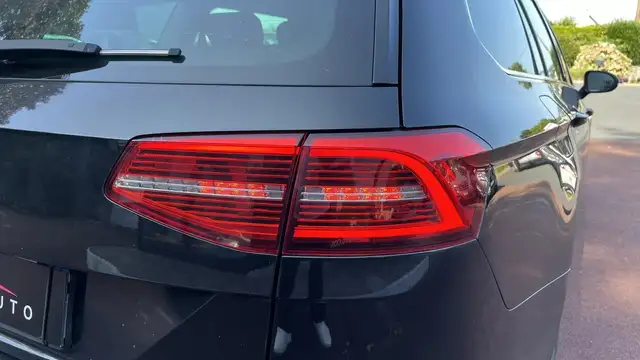 Volkswagen Passat view 11