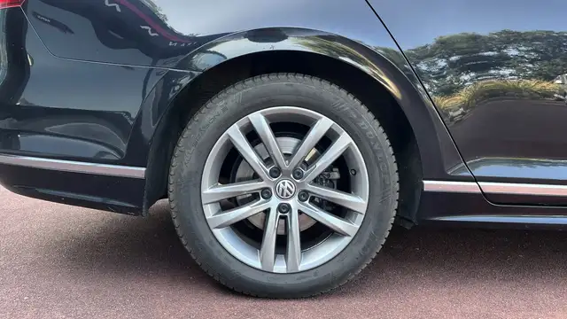 Volkswagen Passat view 15