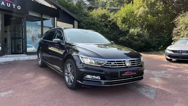 Volkswagen Passat view 3