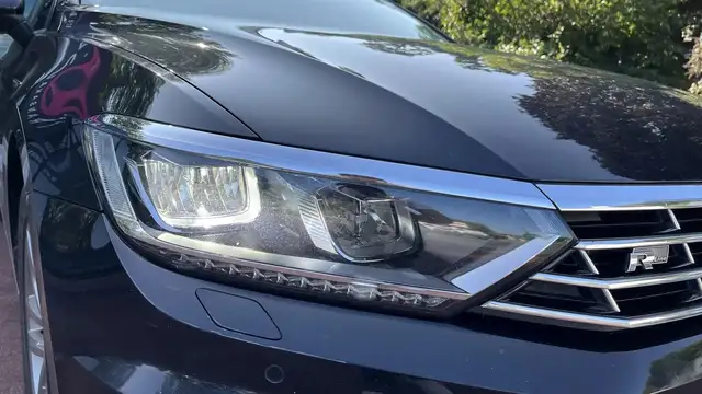 Volkswagen Passat view 10