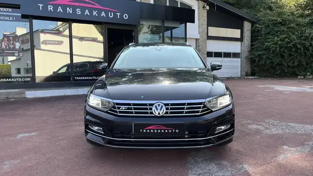 Volkswagen Passat view 2