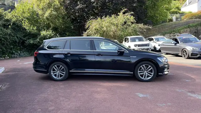 Volkswagen Passat view 4