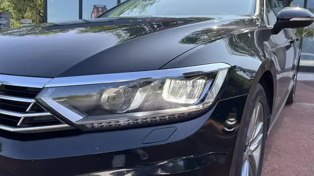 Volkswagen Passat view 9
