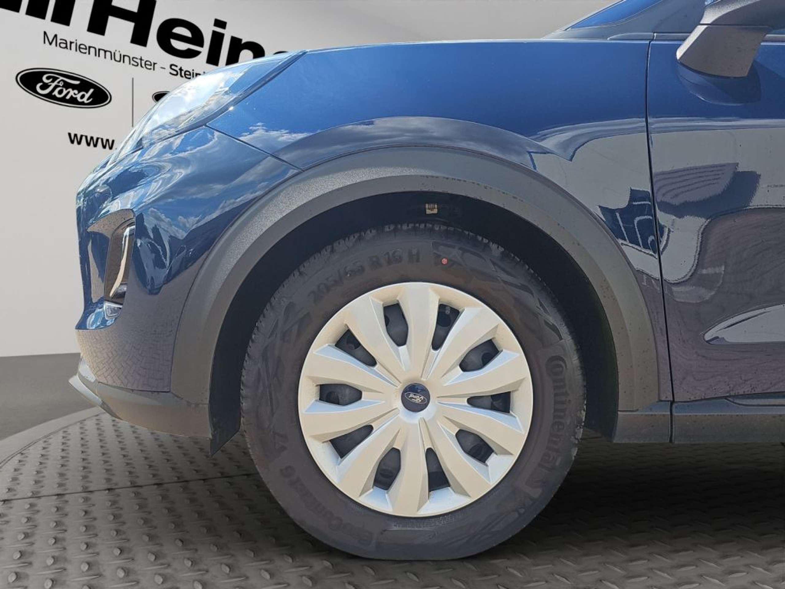 Fahrzeugabbildung Ford Puma 1.0 EcoBoost COOL & CONNECT - mit KI generiert/bearbeitet