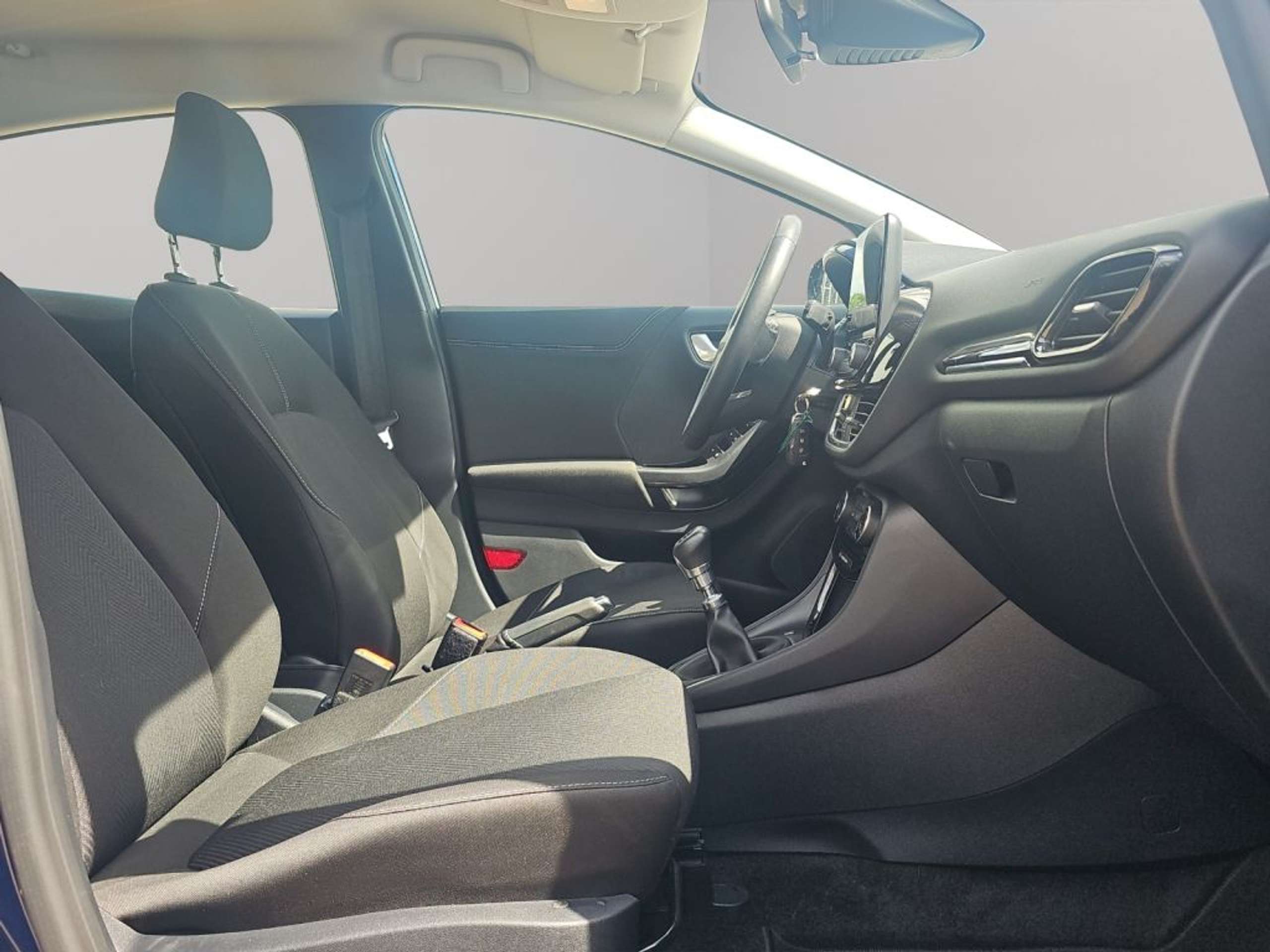 Fahrzeugabbildung Ford Puma 1.0 EcoBoost COOL & CONNECT - mit KI generiert/bearbeitet