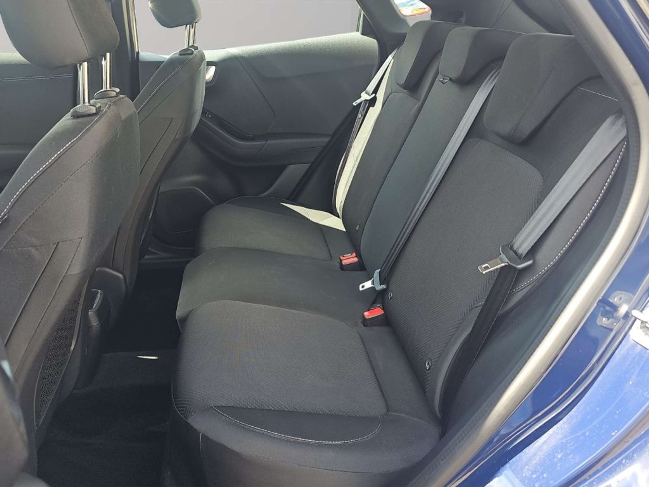 Fahrzeugabbildung Ford Puma 1.0 EcoBoost COOL & CONNECT - mit KI generiert/bearbeitet
