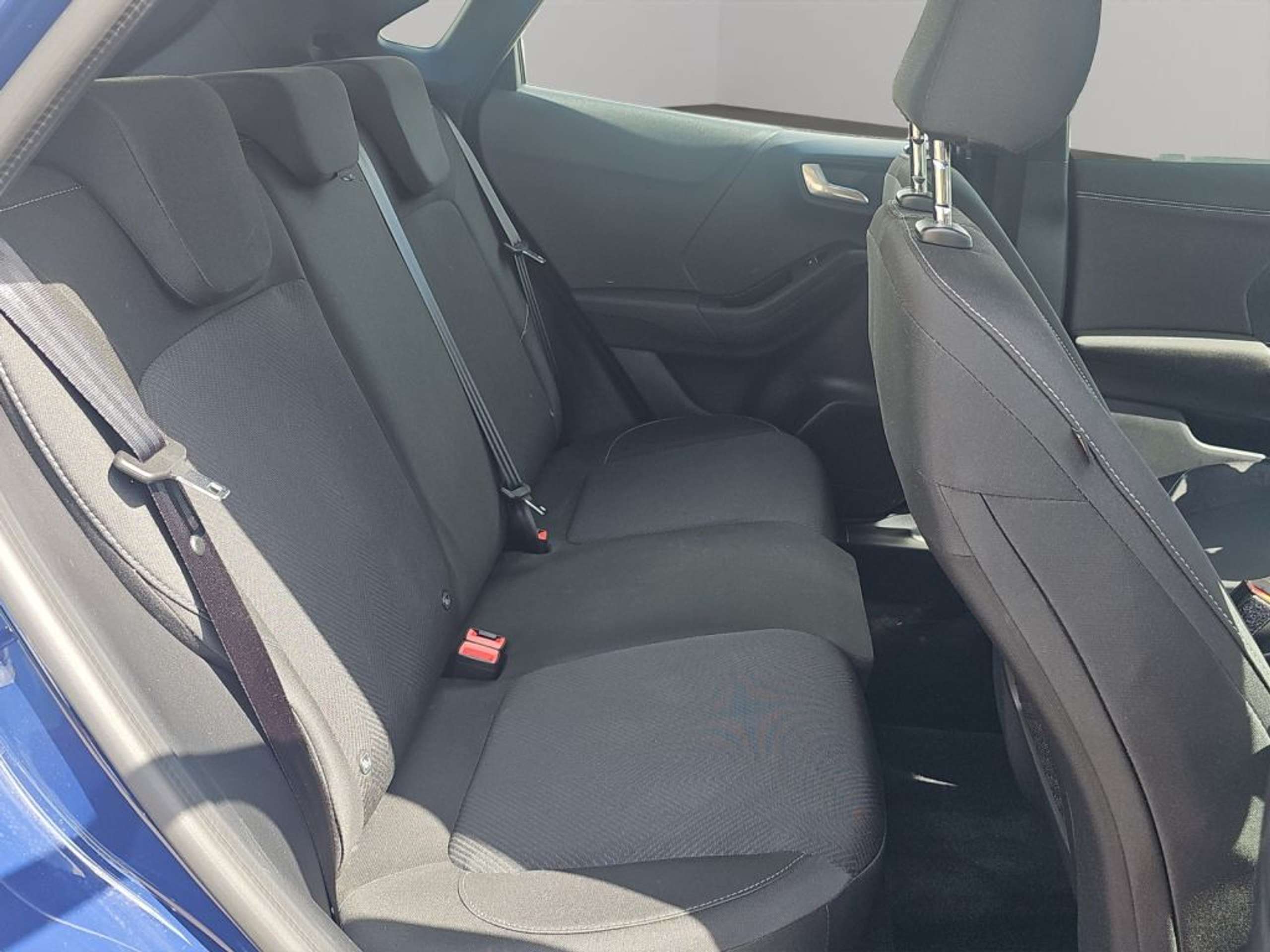 Fahrzeugabbildung Ford Puma 1.0 EcoBoost COOL & CONNECT - mit KI generiert/bearbeitet