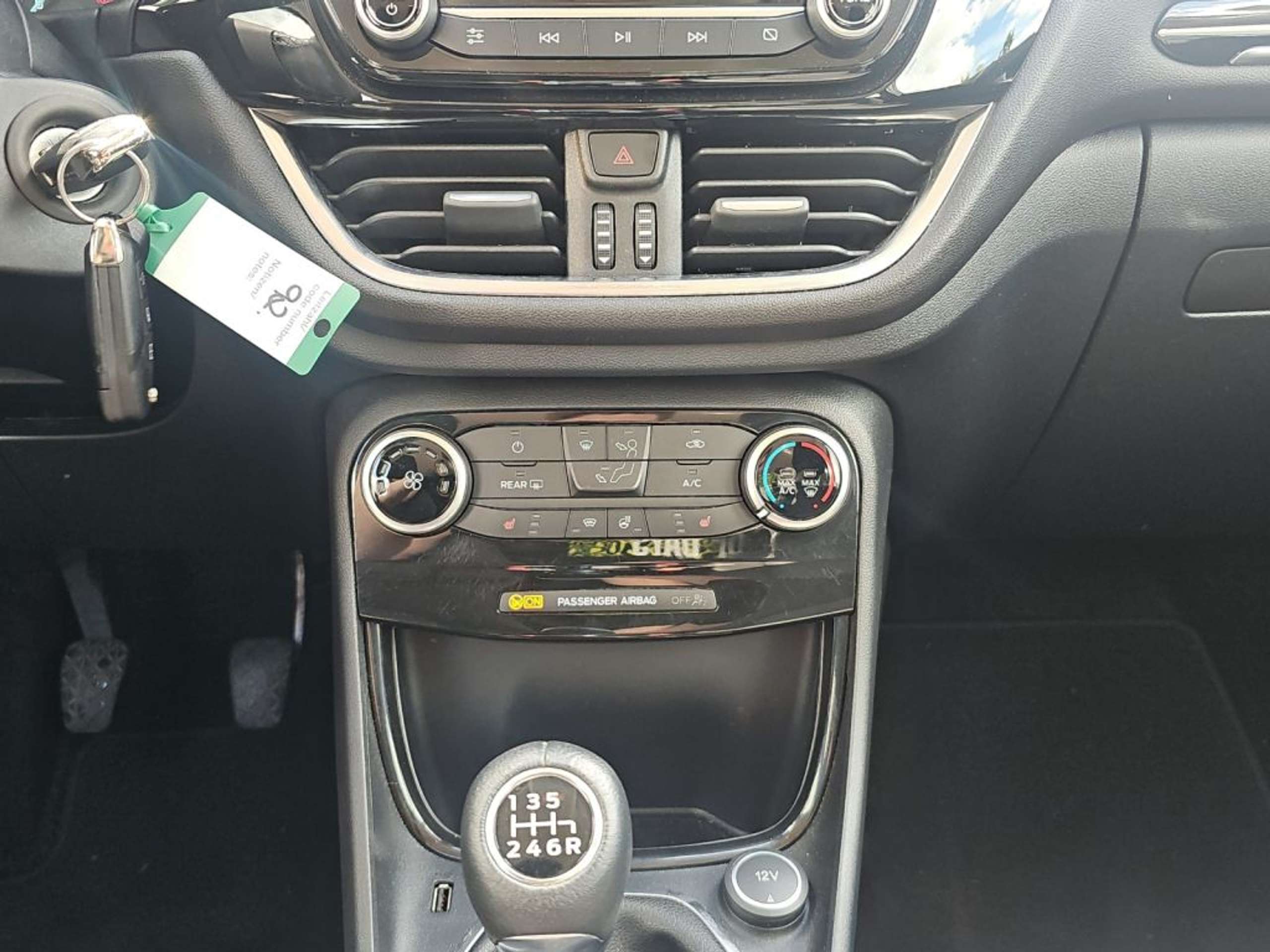 Fahrzeugabbildung Ford Puma 1.0 EcoBoost COOL & CONNECT - mit KI generiert/bearbeitet