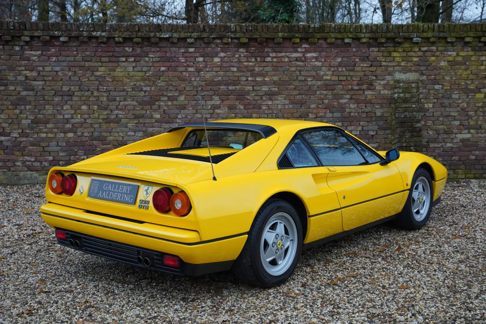 Ferrari 328 GTB Only 14500 KM!! Swiss delivered, Service book, Yellow - 2