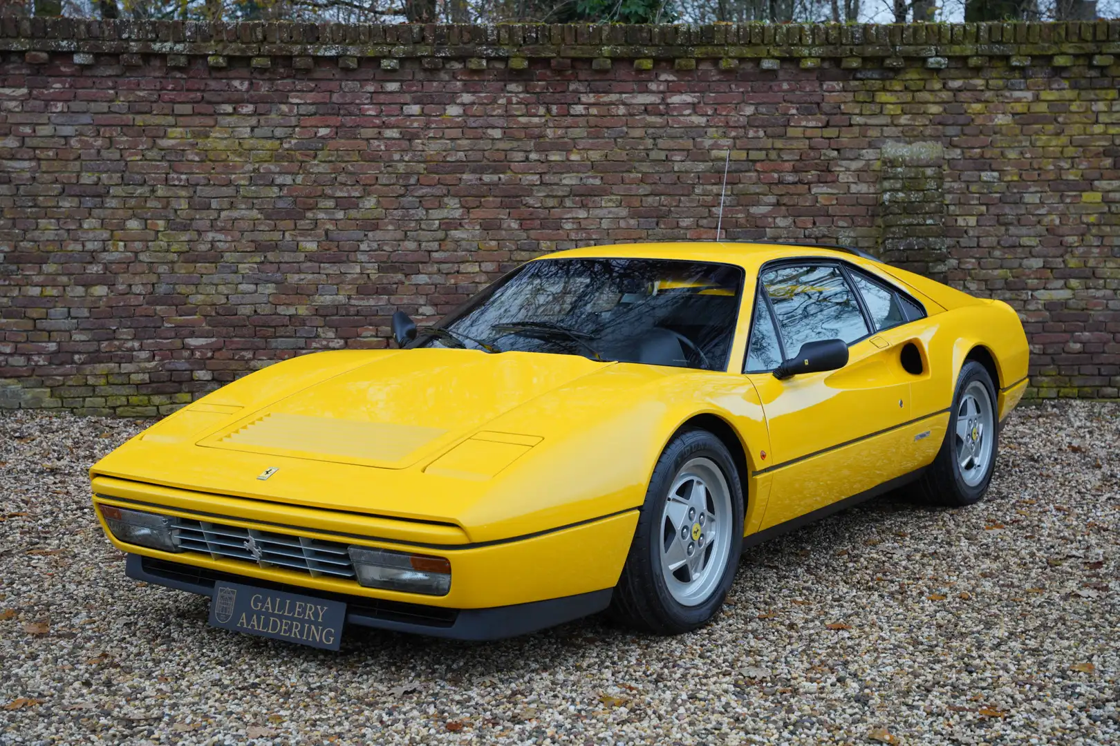 Ferrari 328 GTB Only 14500 KM!! Swiss delivered, Service book, Yellow - 1