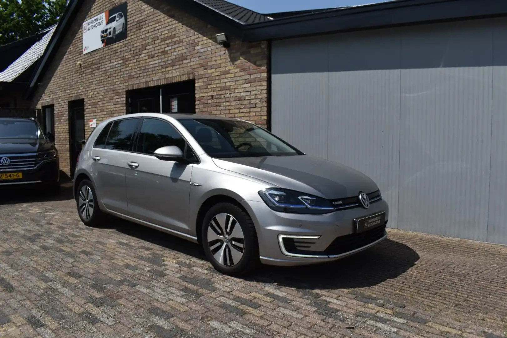 Volkswagen Golf E-GOLF, Xenon, Cruise, ACC, Apple Carplay Grijs - 2
