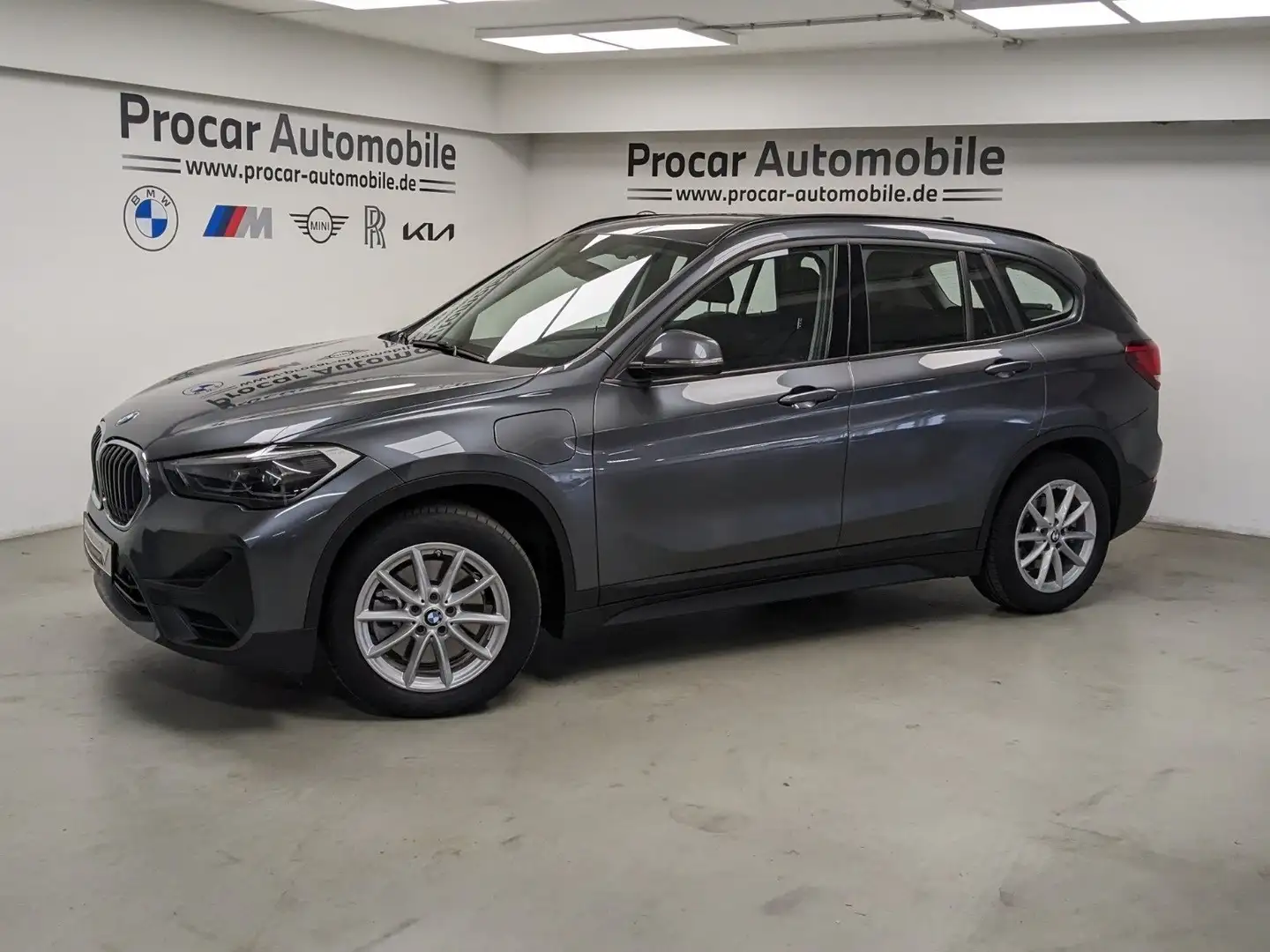 BMW X1 xDrive25e AHK PA PDC RFK Shz DAN LED Navi 17'' Grau - 2