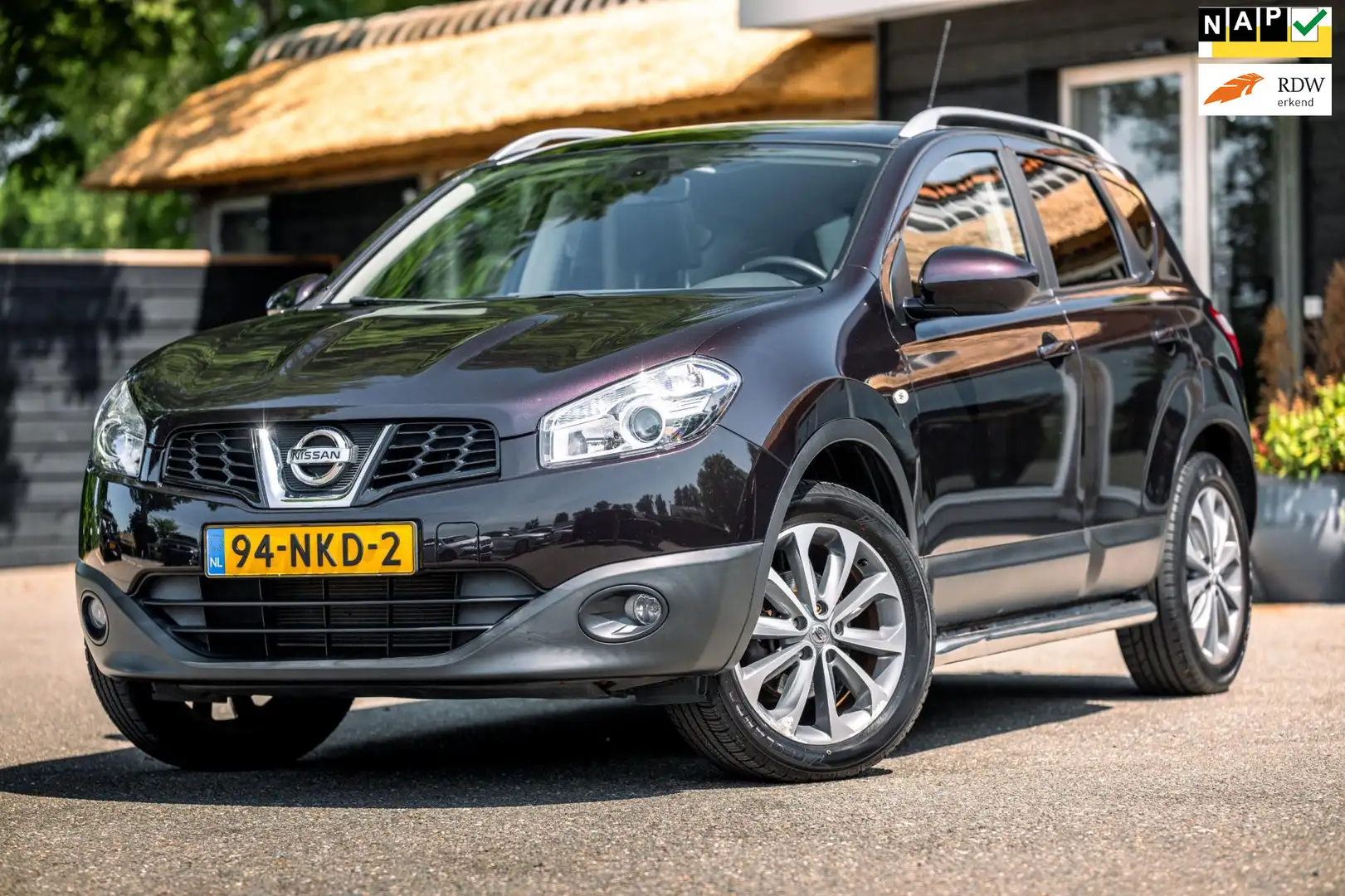 Nissan Qashqai 1.6 Connect Edition Trekhaak I Panoramadak I 1e Ei Mauve - 1