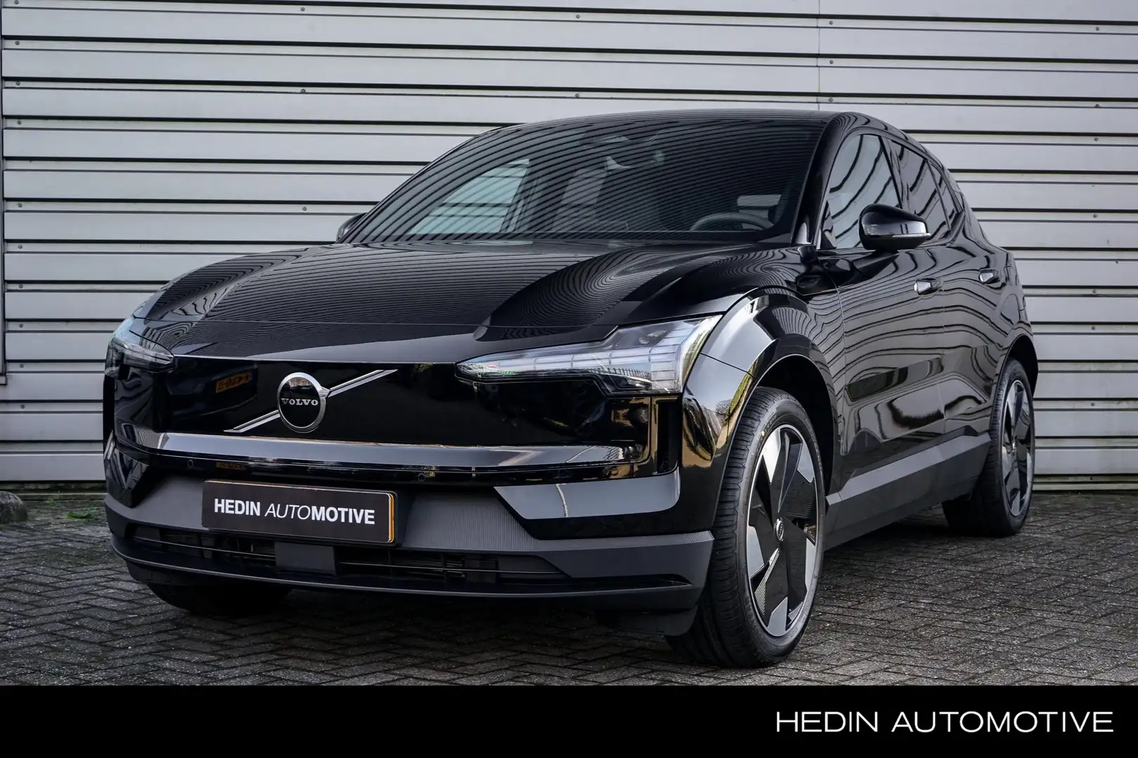 Volvo EX30 Single Motor Extended Range Plus 69 kWh Noir - 1
