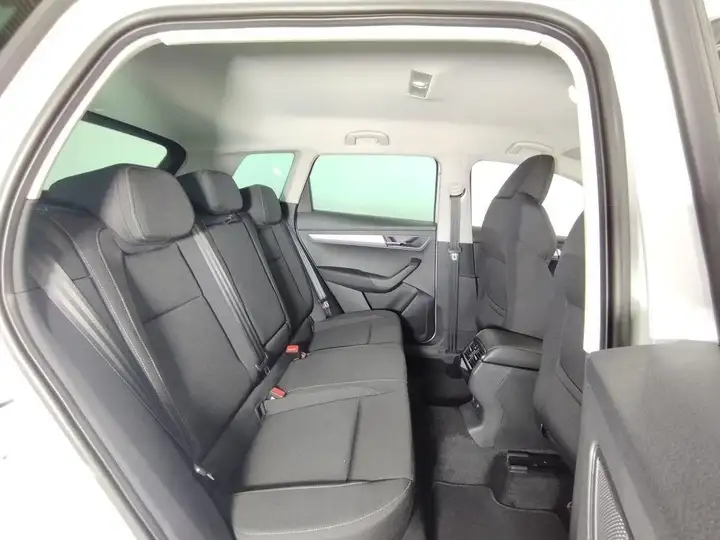 Škoda Karoq 1.0 TSI SELECTION 2026, foto 6