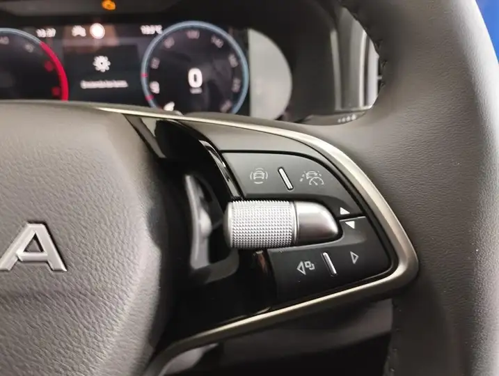 Škoda Karoq 1.0 TSI SELECTION 2026, foto 15