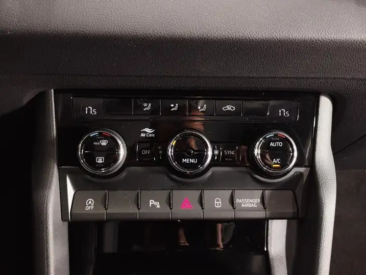 Škoda Karoq 1.0 TSI SELECTION 2026, foto 17