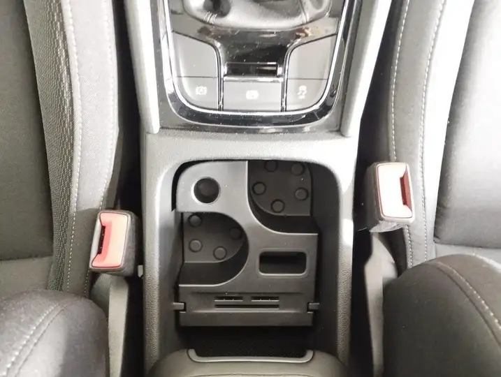 Škoda Karoq 1.0 TSI SELECTION 2026, foto 18